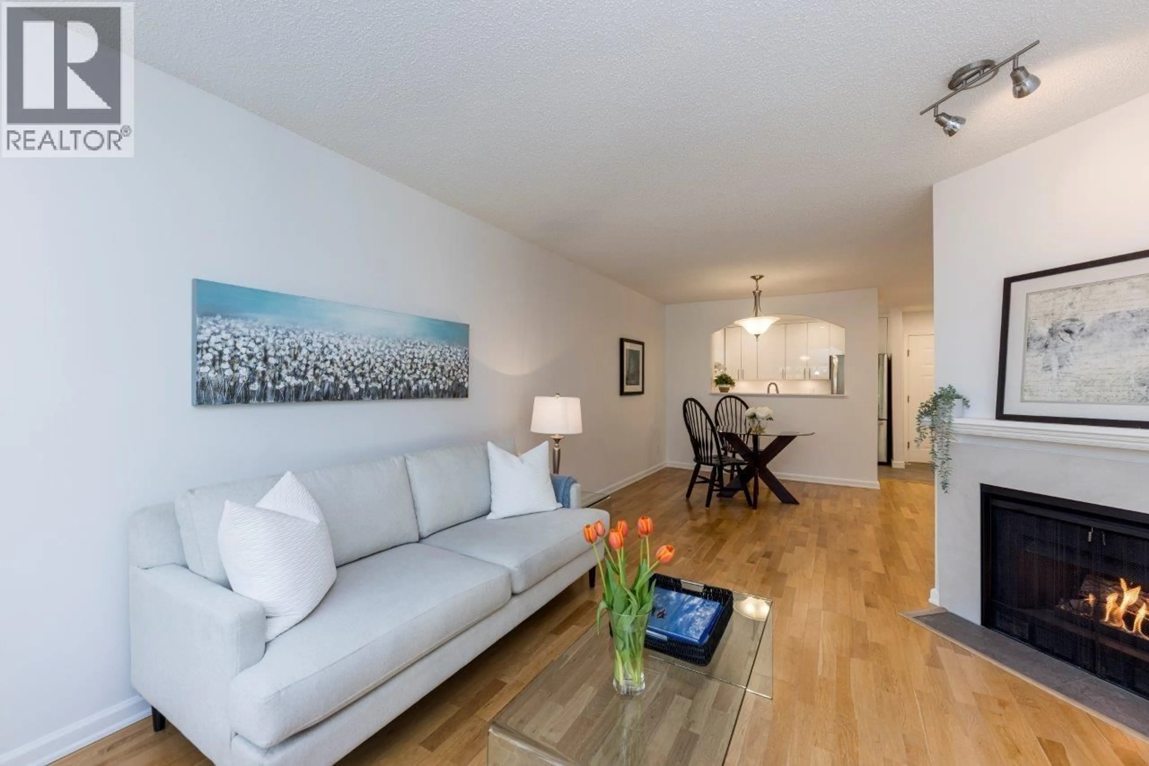 Living room with furniture, wood/laminate floor for 201 - 2800 CHESTERFIELD AVENUE, North Vancouver British Columbia V7N4M1