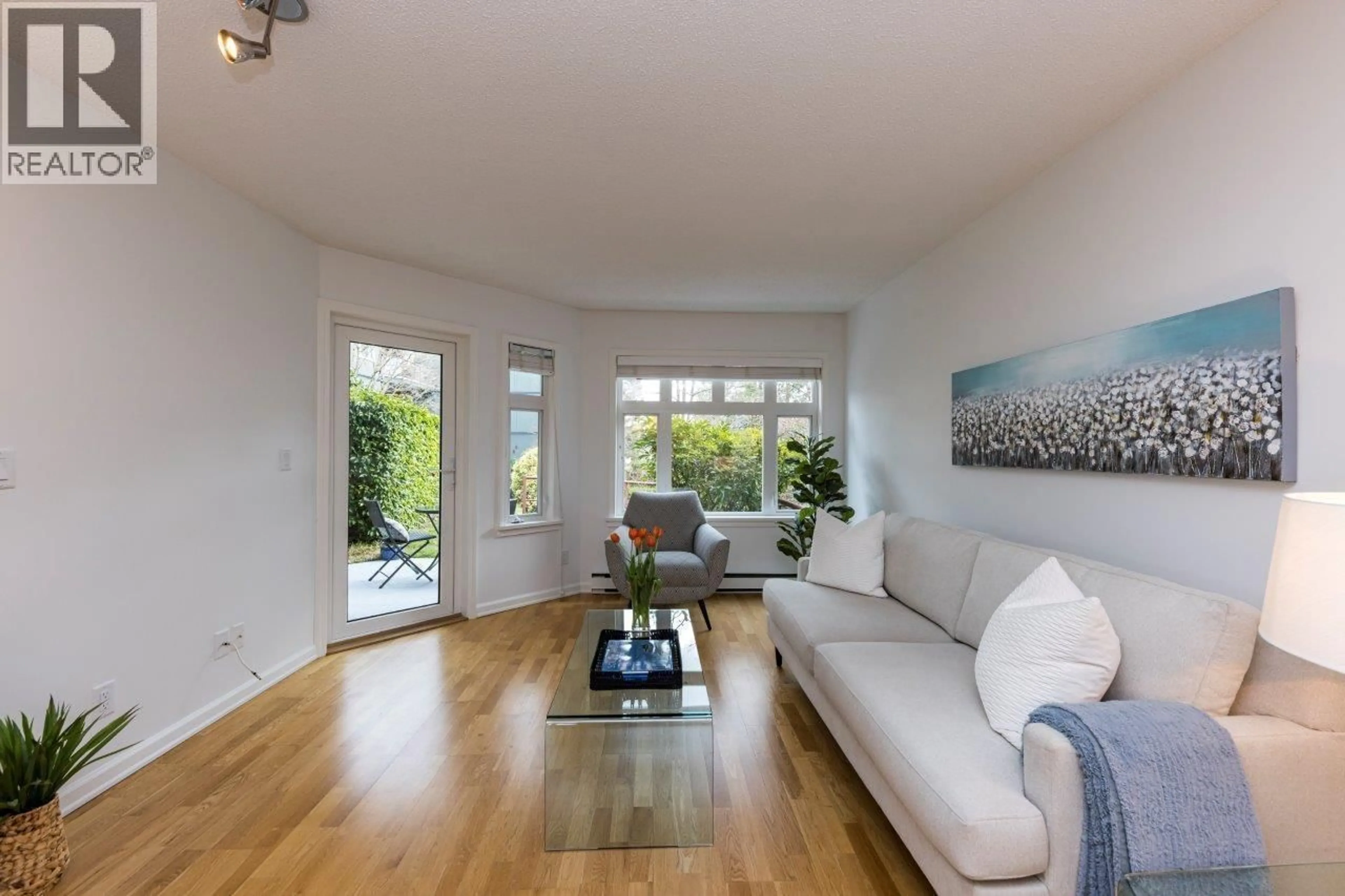 Living room with furniture, wood/laminate floor for 201 - 2800 CHESTERFIELD AVENUE, North Vancouver British Columbia V7N4M1