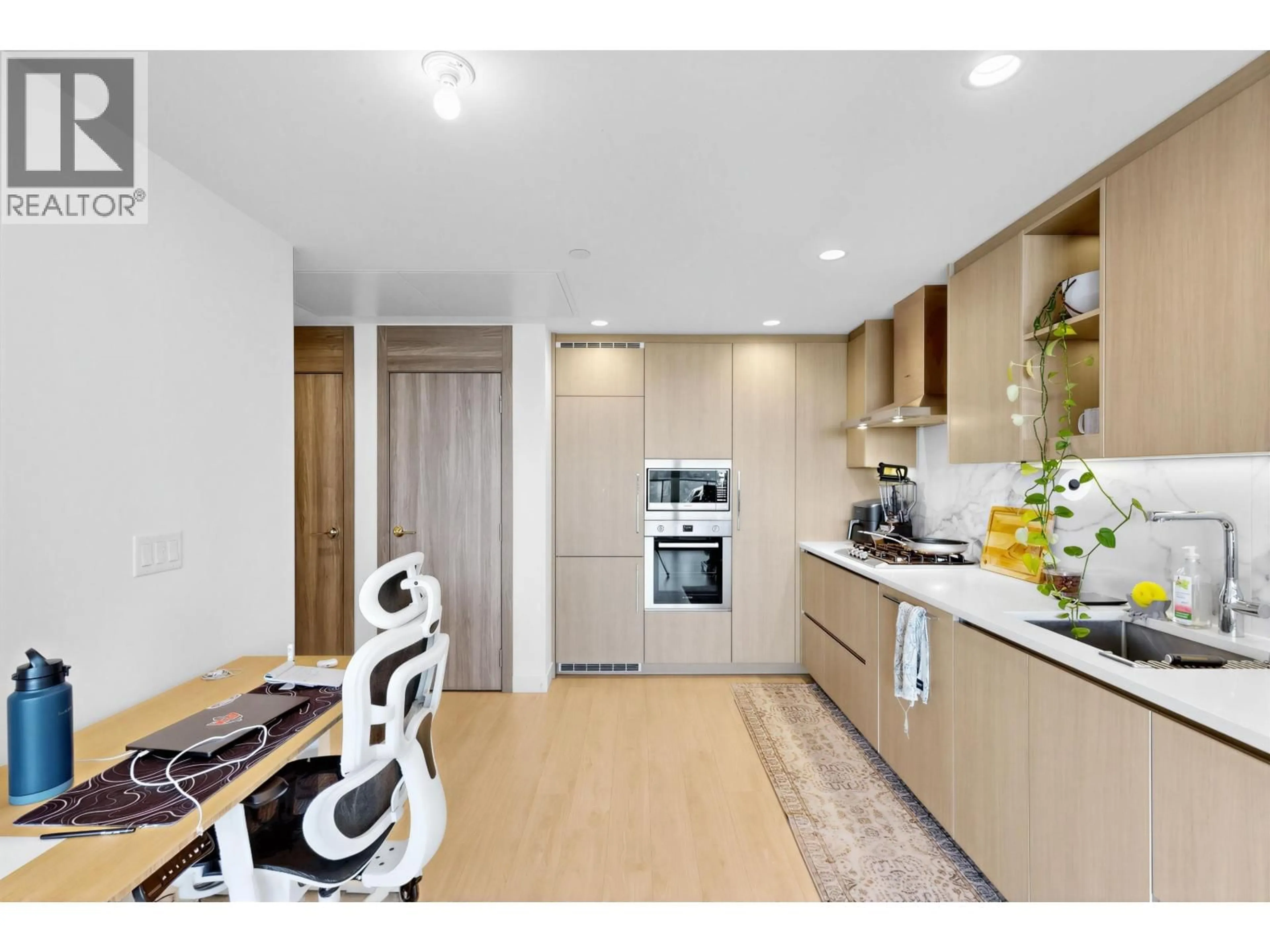 Unknown for 3301 - 4890 LOUGHEED HIGHWAY, Burnaby British Columbia V5C0N2