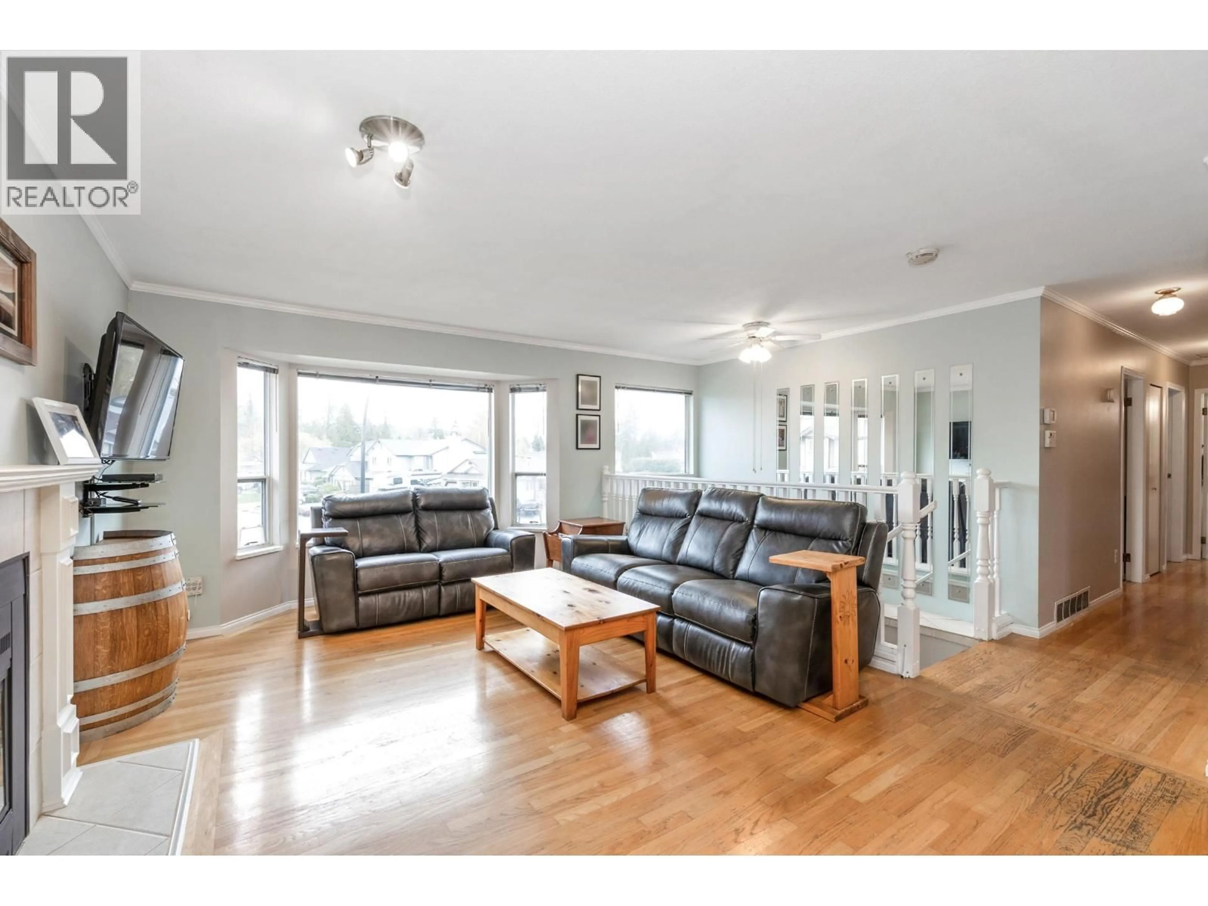 Living room with furniture, wood/laminate floor for 23389 WHIPPOORWILL AVENUE, Maple Ridge British Columbia V2X9L8