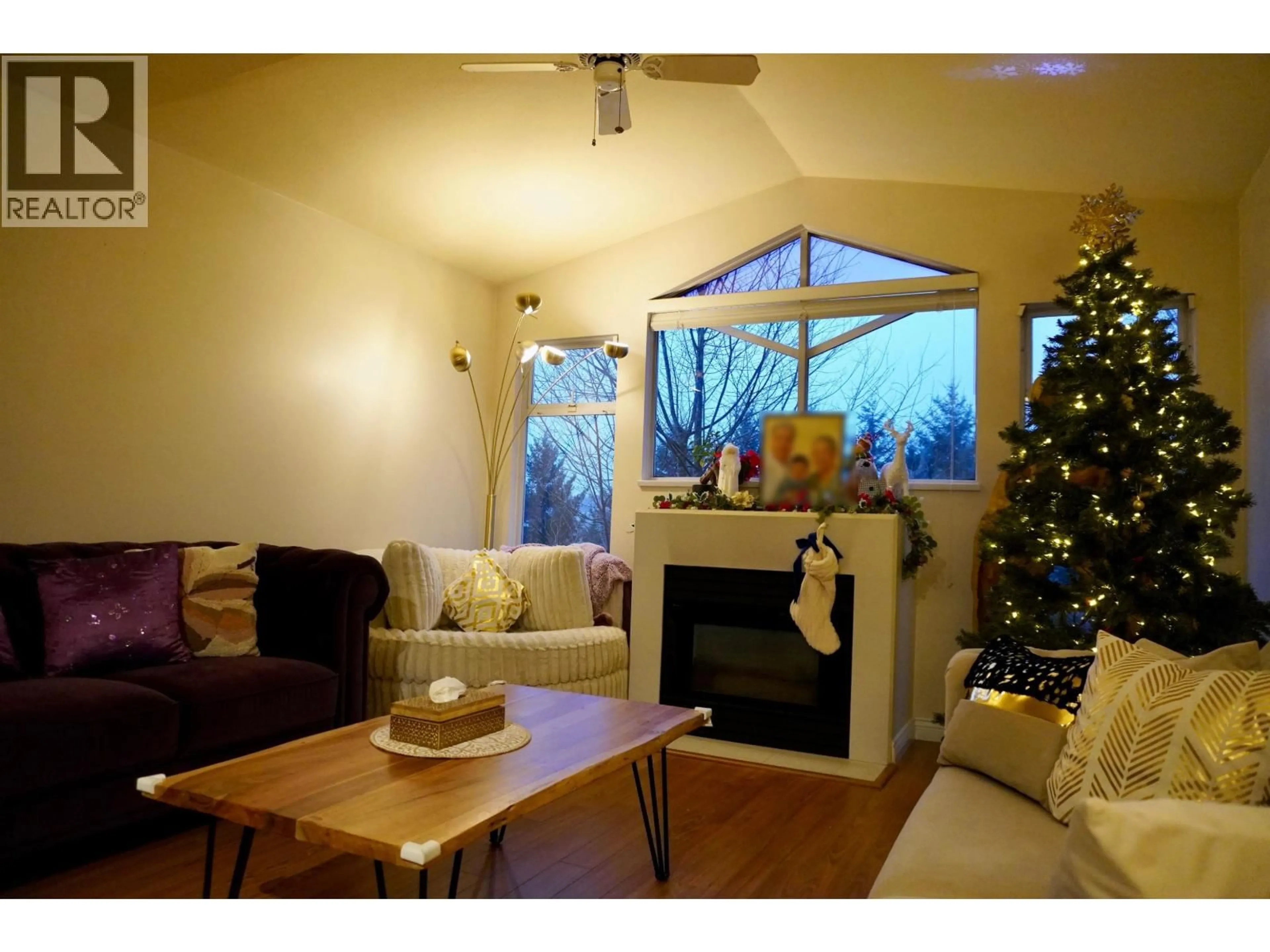 Living room with furniture, wood/laminate floor for 31 - 1238 EASTERN DRIVE, Port Coquitlam British Columbia V3C6C5