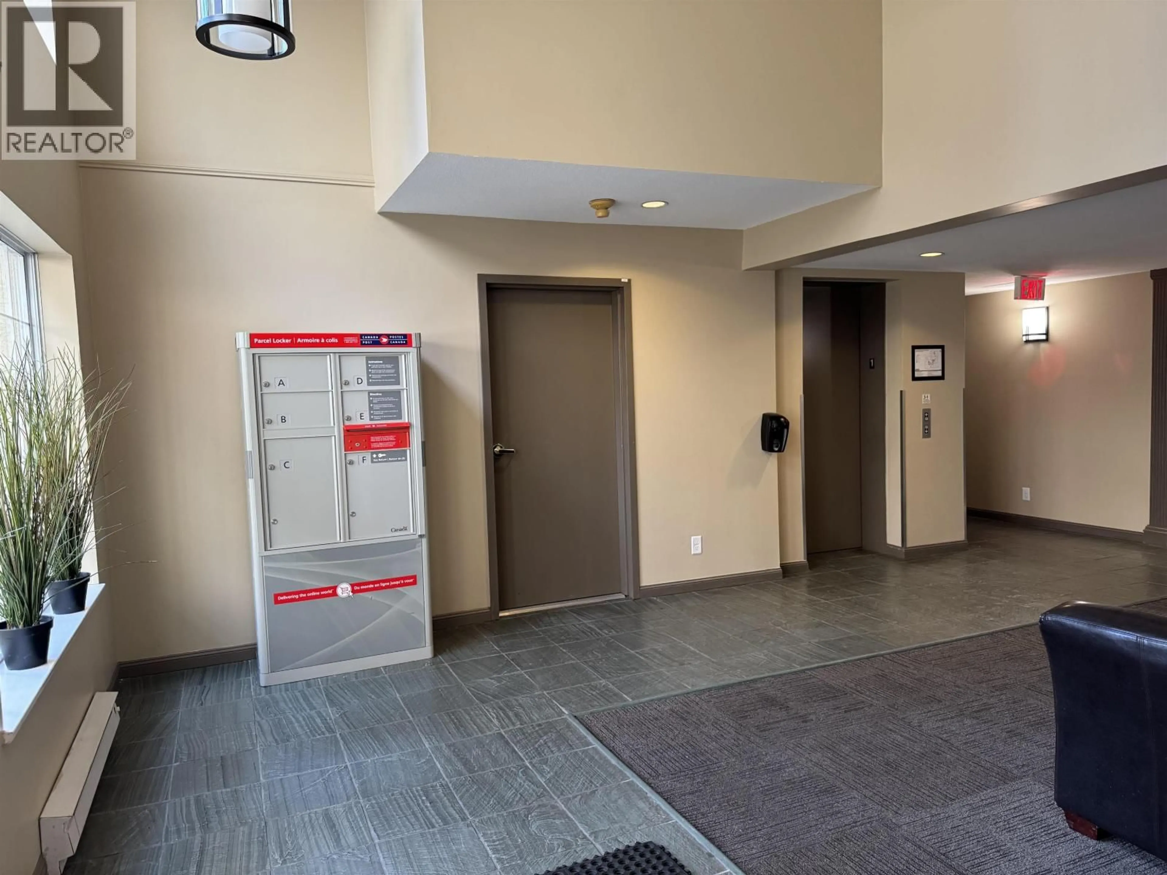 Indoor foyer for 108 - 6860 RUMBLE STREET, Burnaby British Columbia V5E1A8