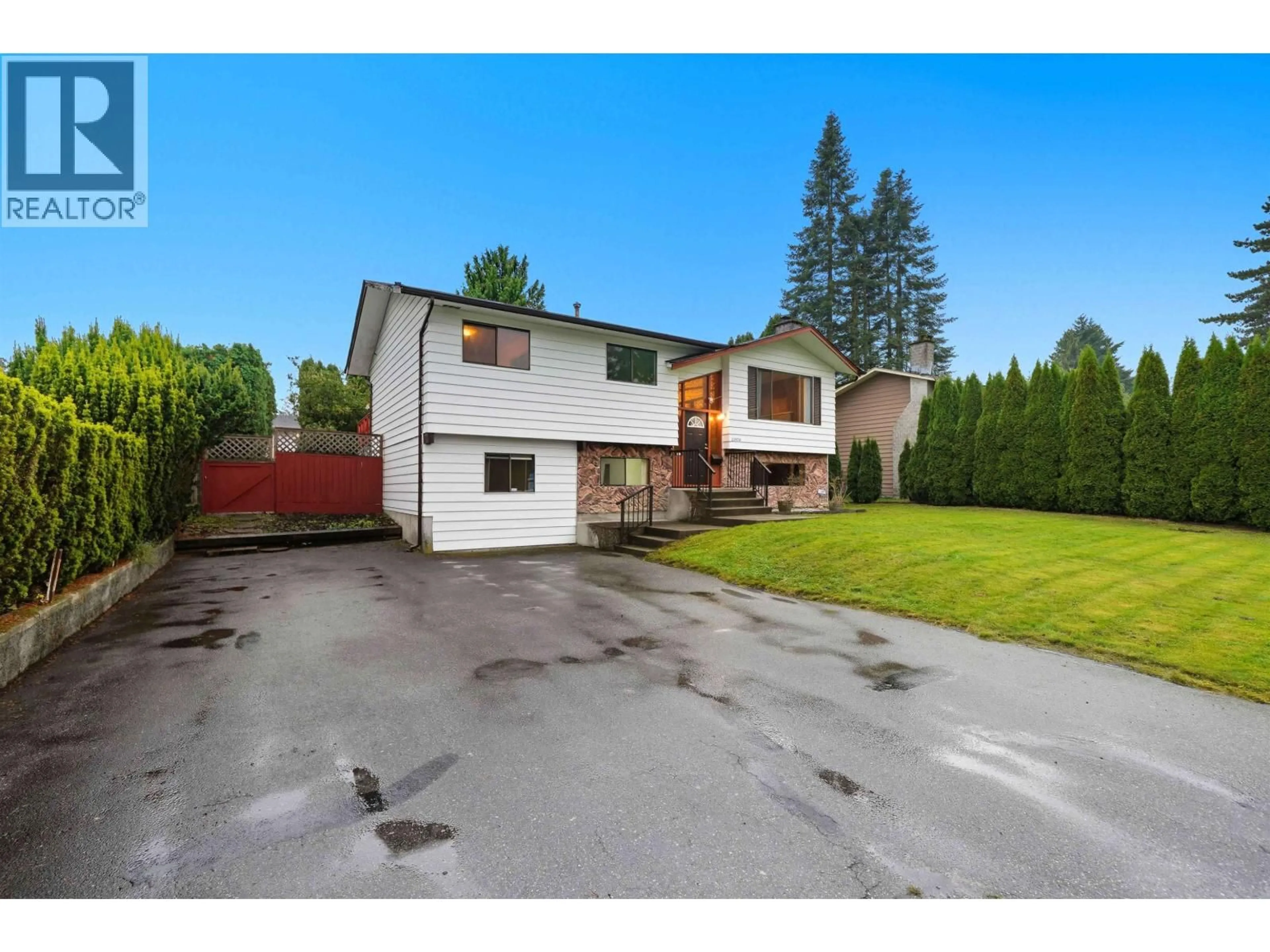 A pic from outside/outdoor area/front of a property/back of a property/a pic from drone, street for 22970 STOREY AVENUE, Maple Ridge British Columbia V2X3W1