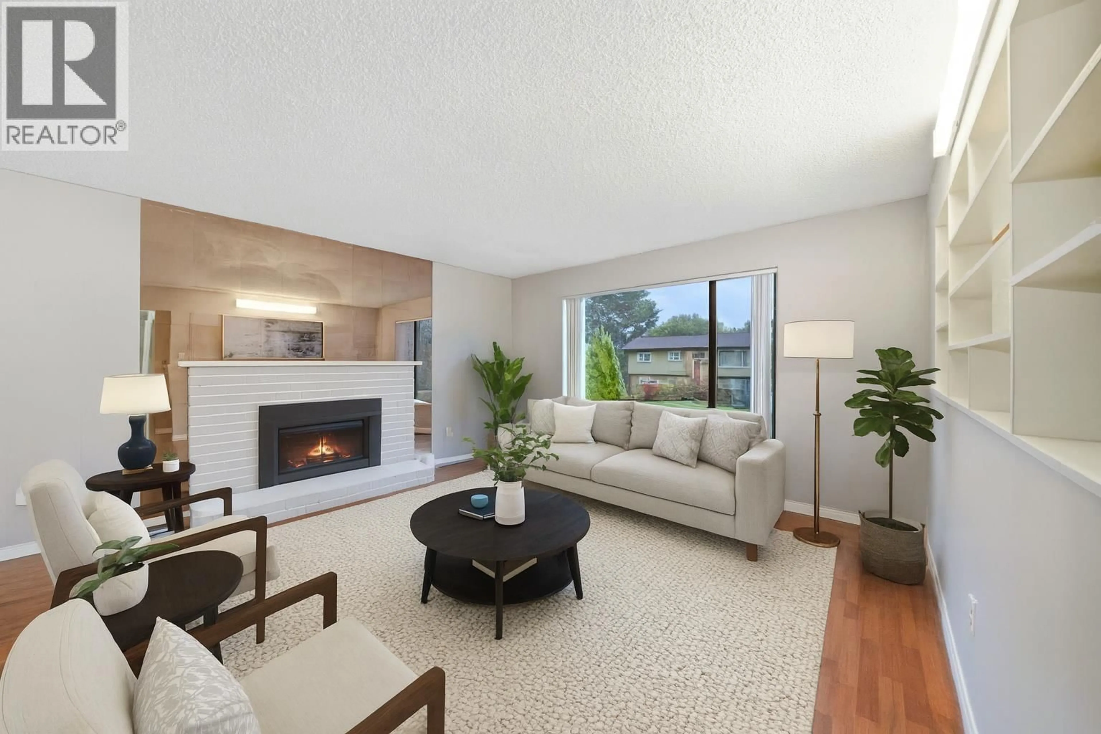 Living room with furniture, unknown for 22970 STOREY AVENUE, Maple Ridge British Columbia V2X3W1