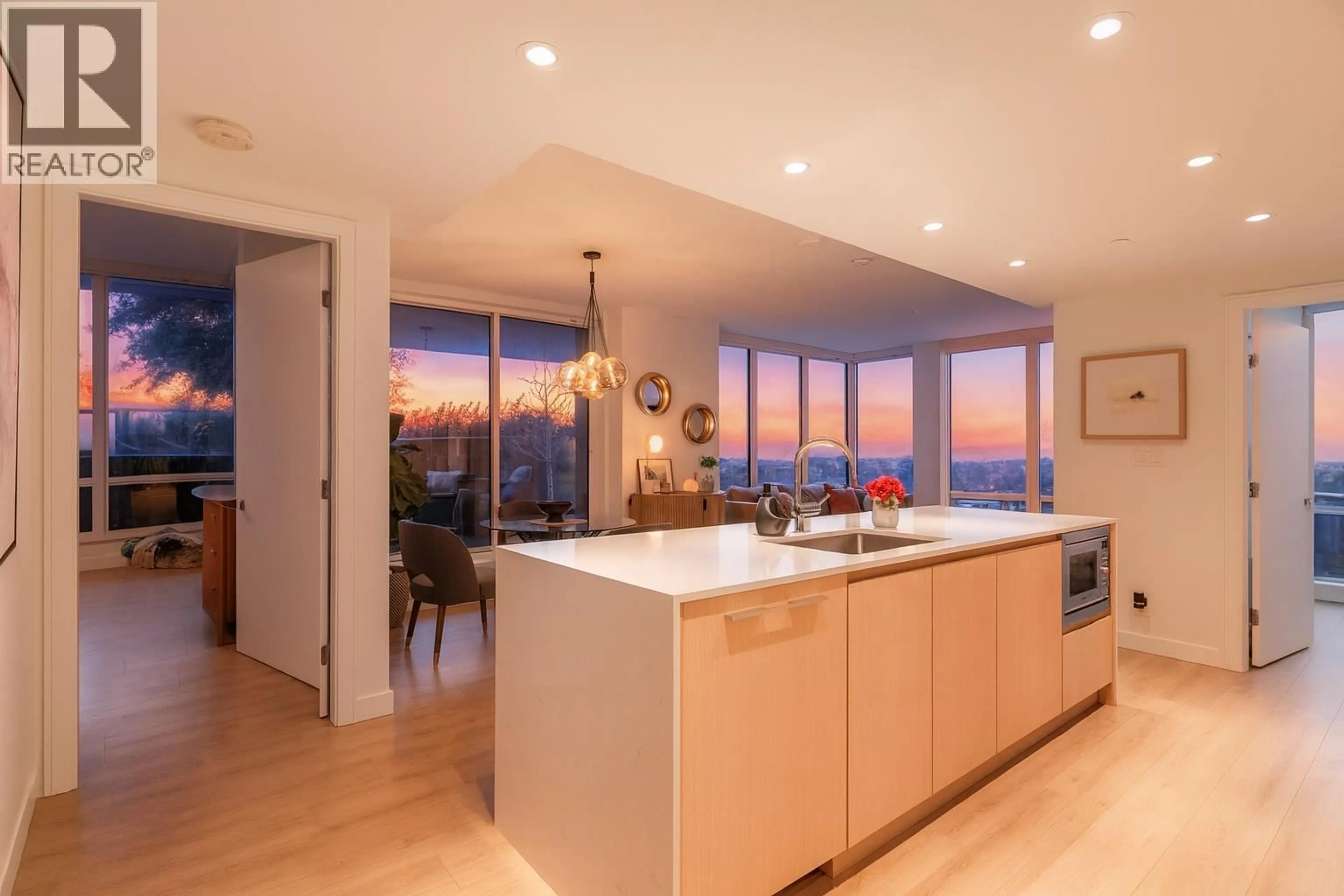 Open concept kitchen, unknown for 706 - 1500 FERN STREET, North Vancouver British Columbia V7J0E6