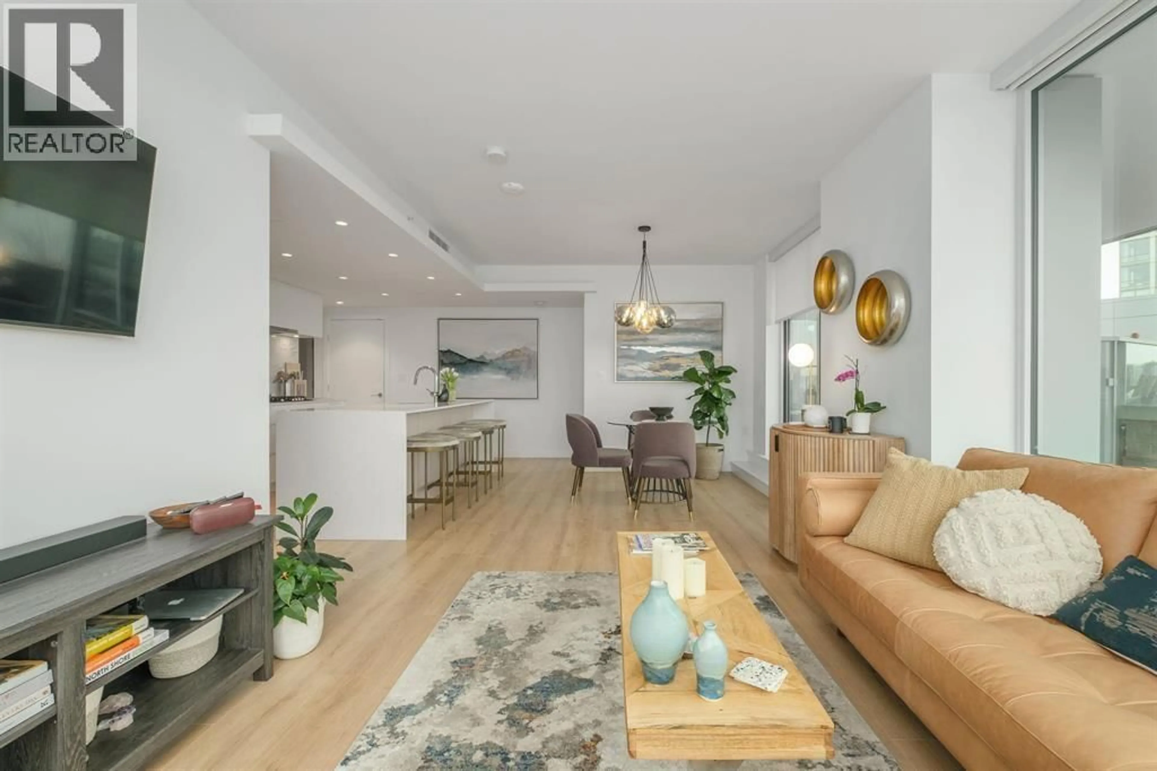 Living room with furniture, unknown for 706 - 1500 FERN STREET, North Vancouver British Columbia V7J0E6