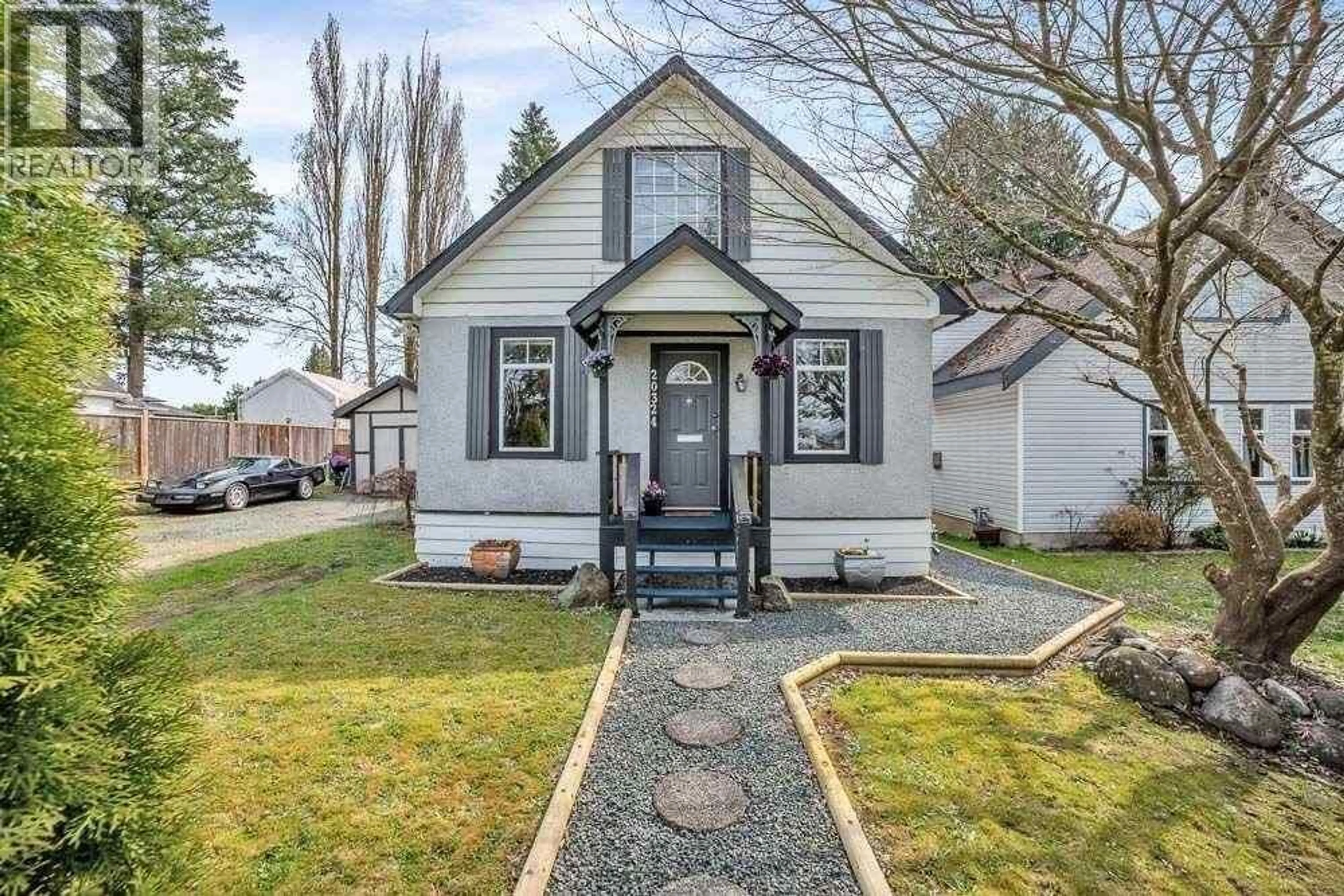 Home with vinyl exterior material, street for 20324 HAMPTON STREET, Maple Ridge British Columbia V2X1C8