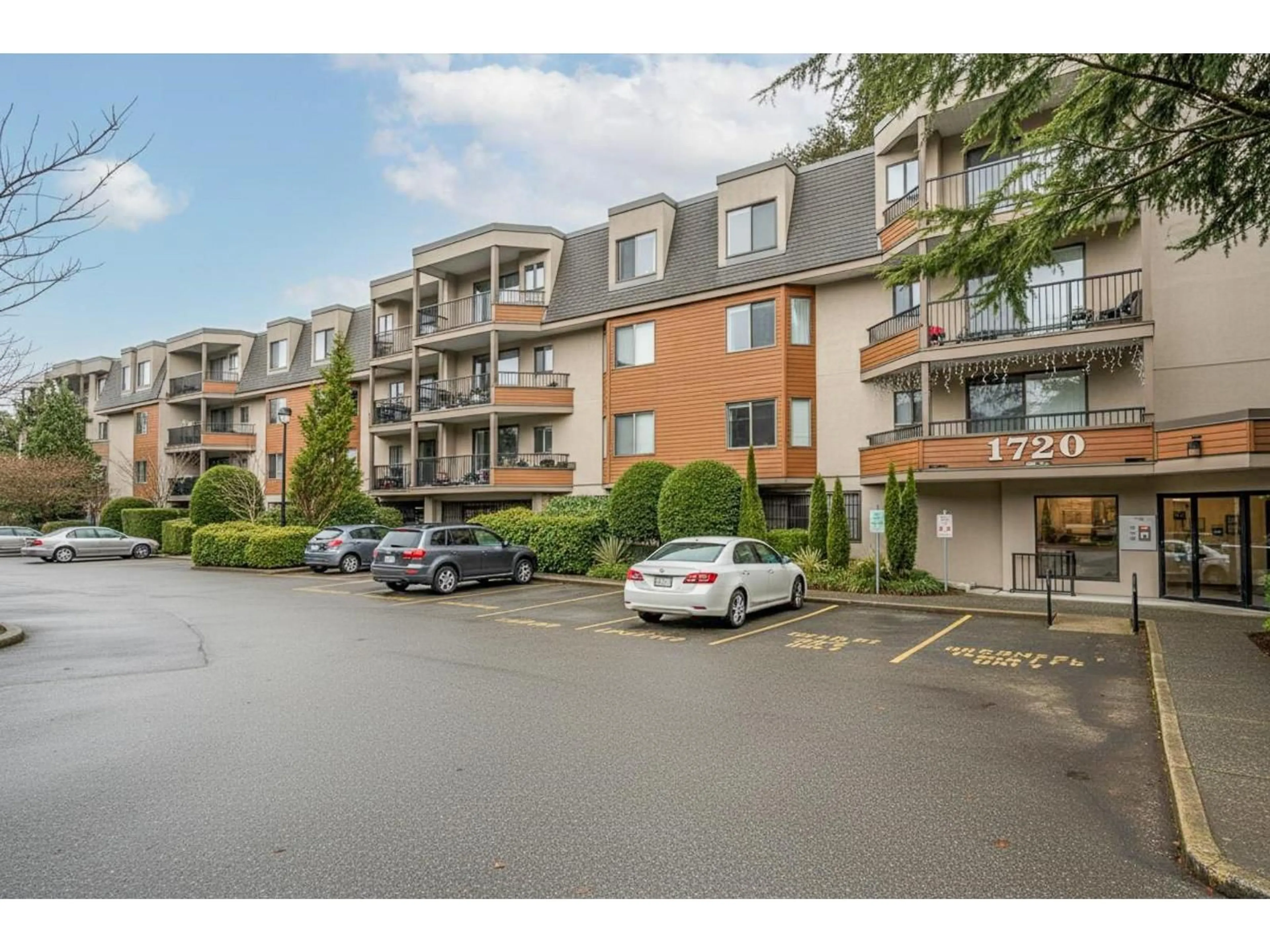 Unknown for 112 - 1720 SOUTHMERE CRESCENT, Surrey British Columbia V4A6E3