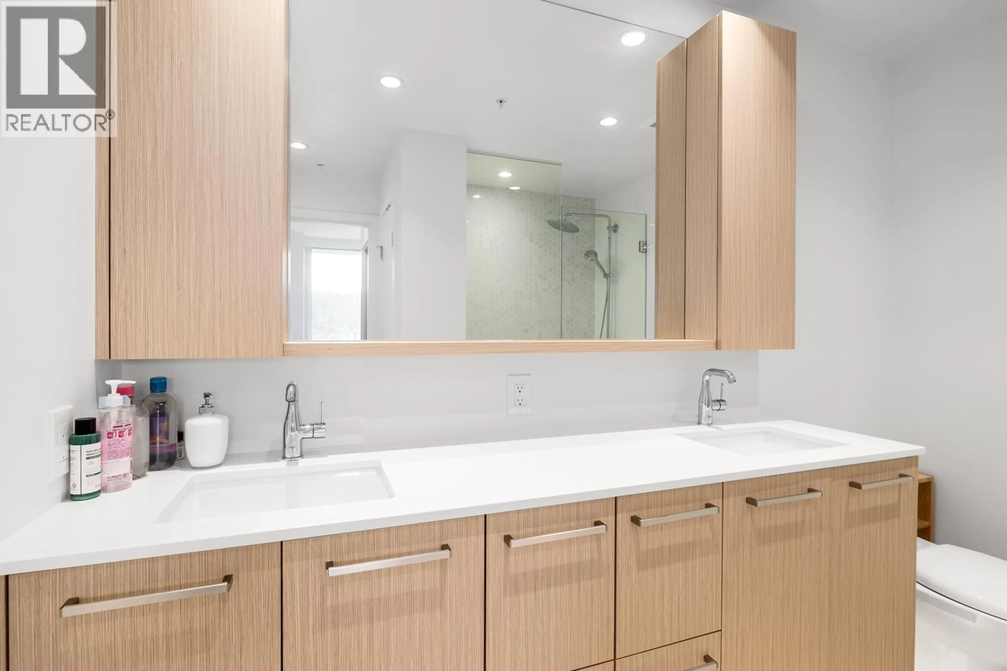 Standard bathroom, ceramic/tile floor for 3002 - 567 CLARKE ROAD, Coquitlam British Columbia V3J0K7