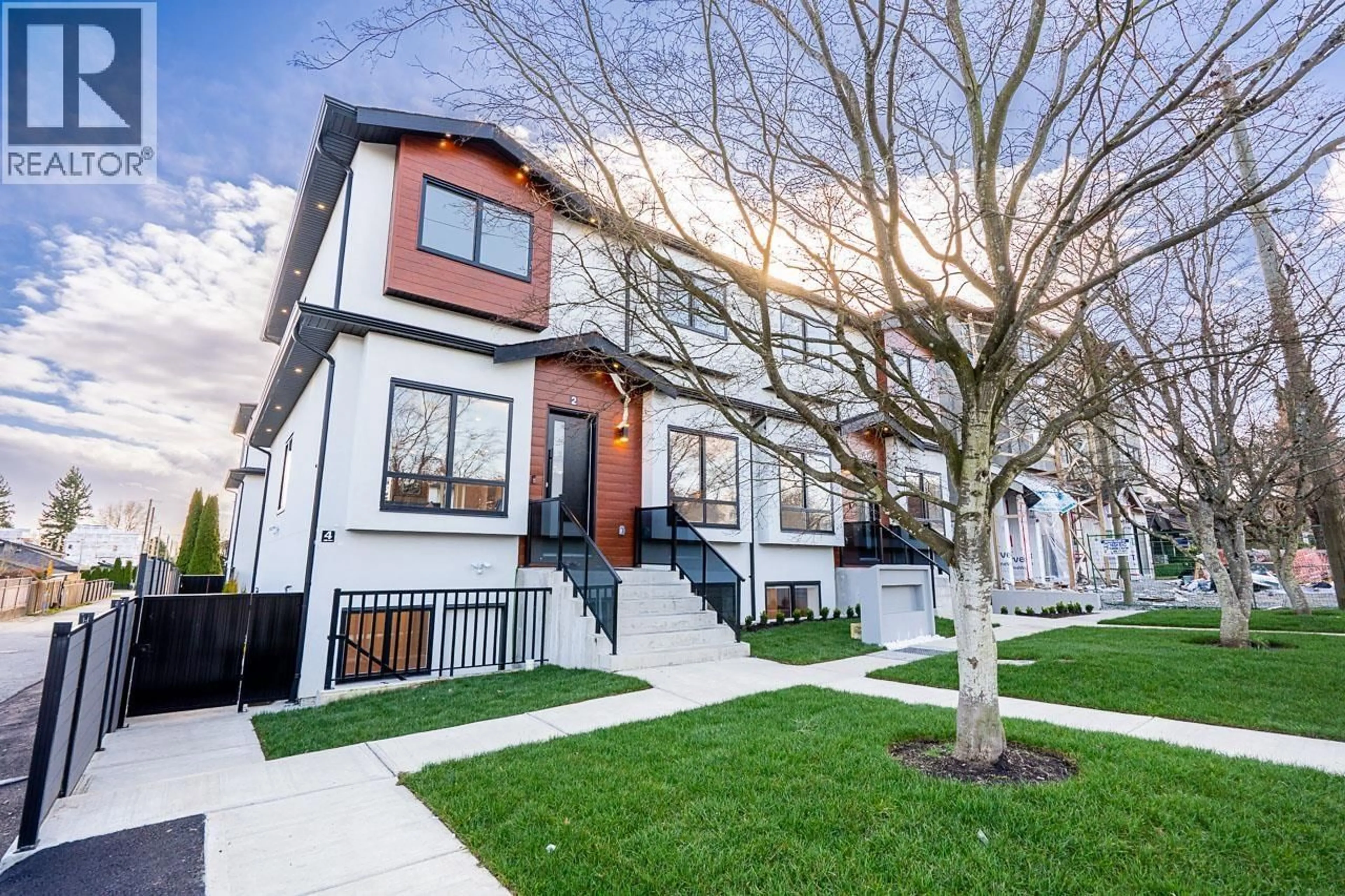 Home with vinyl exterior material, street for 1 - 6692 NAPIER STREET, Burnaby British Columbia V5B2C3