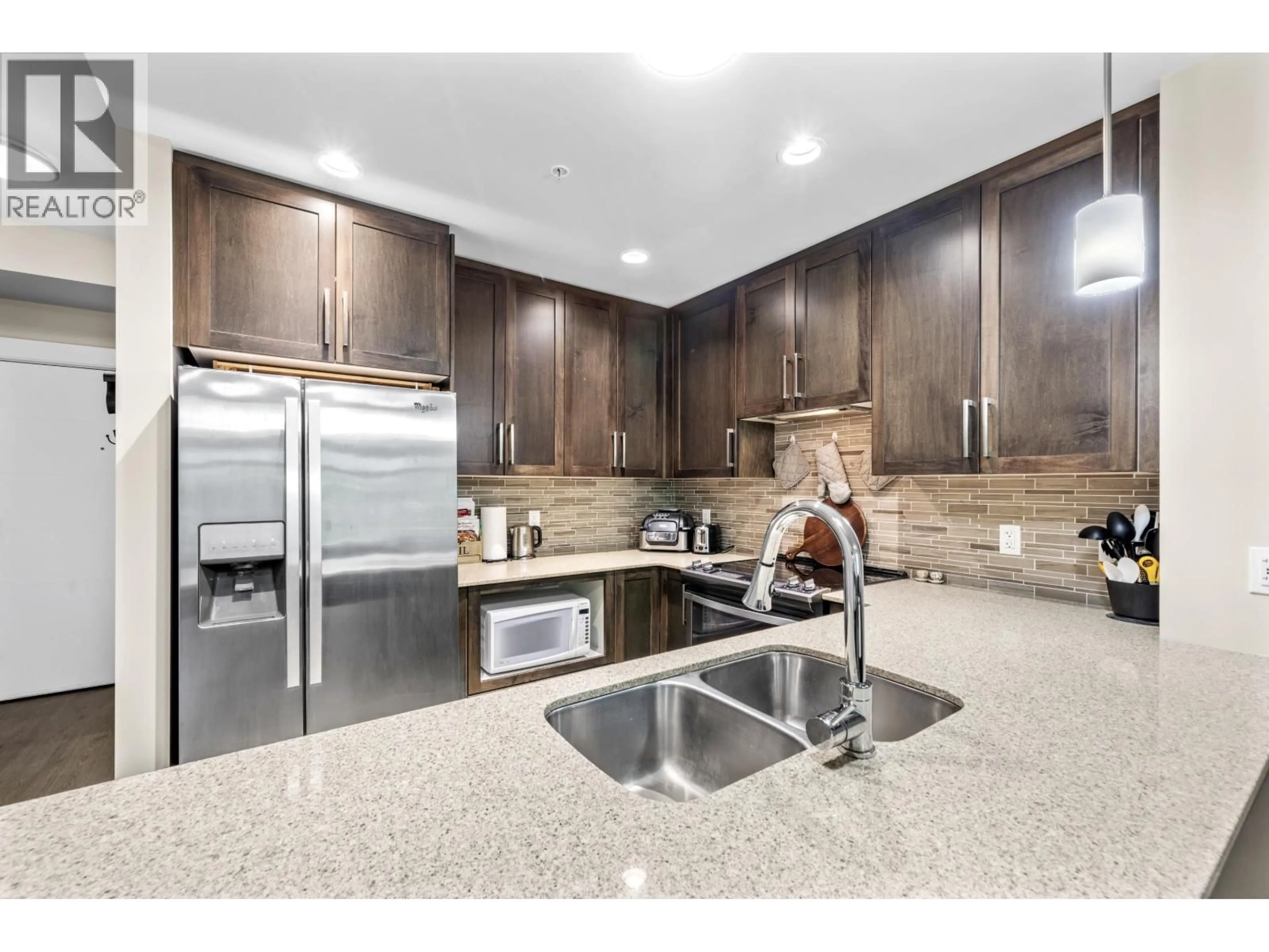 Open concept kitchen, ceramic/tile floor for 407 - 2465 WILSON AVENUE, Port Coquitlam British Columbia V3C0E6