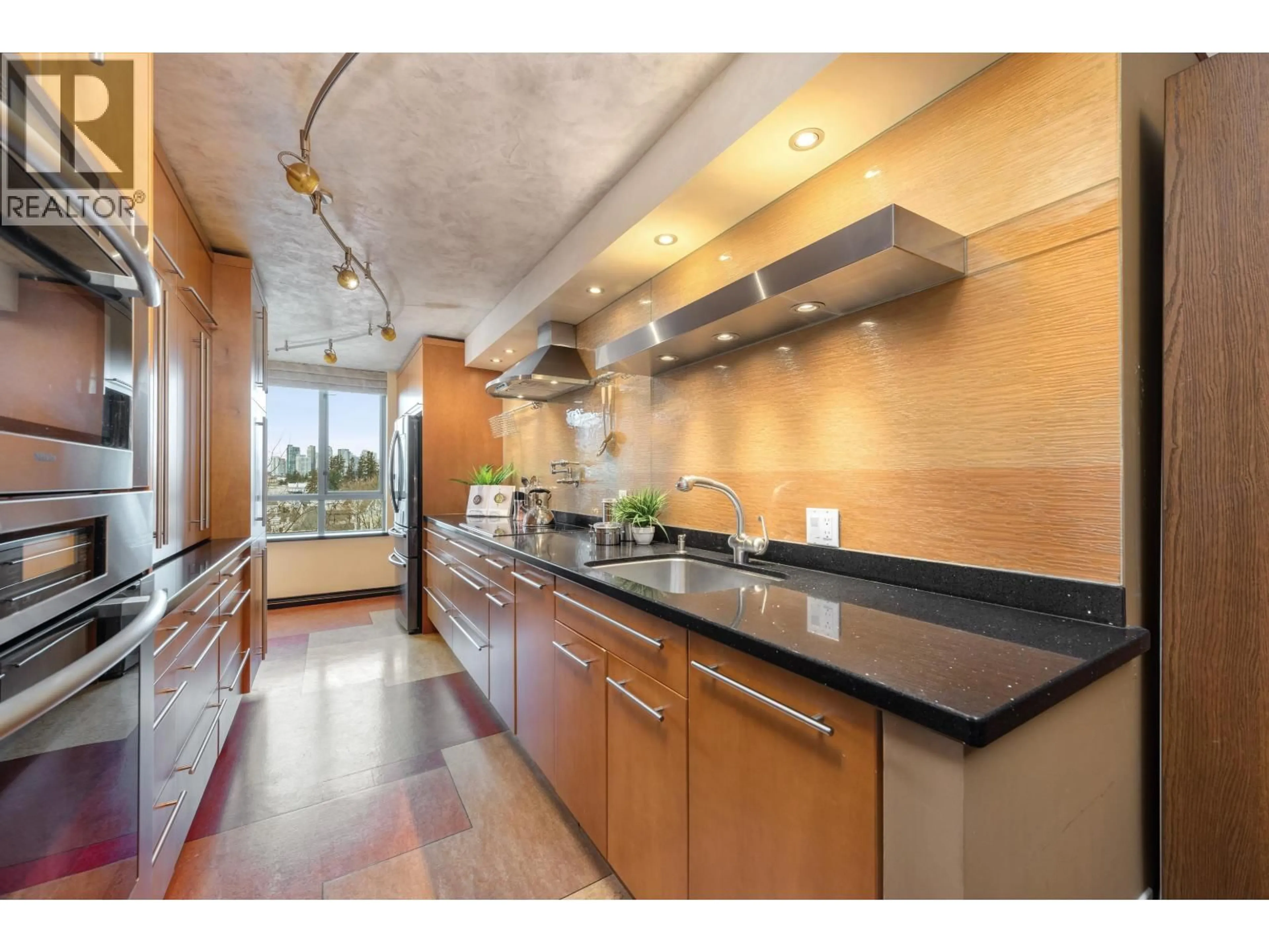 Unknown for 601 - 6622 SOUTHOAKS CRESCENT, Burnaby British Columbia V5E4K2