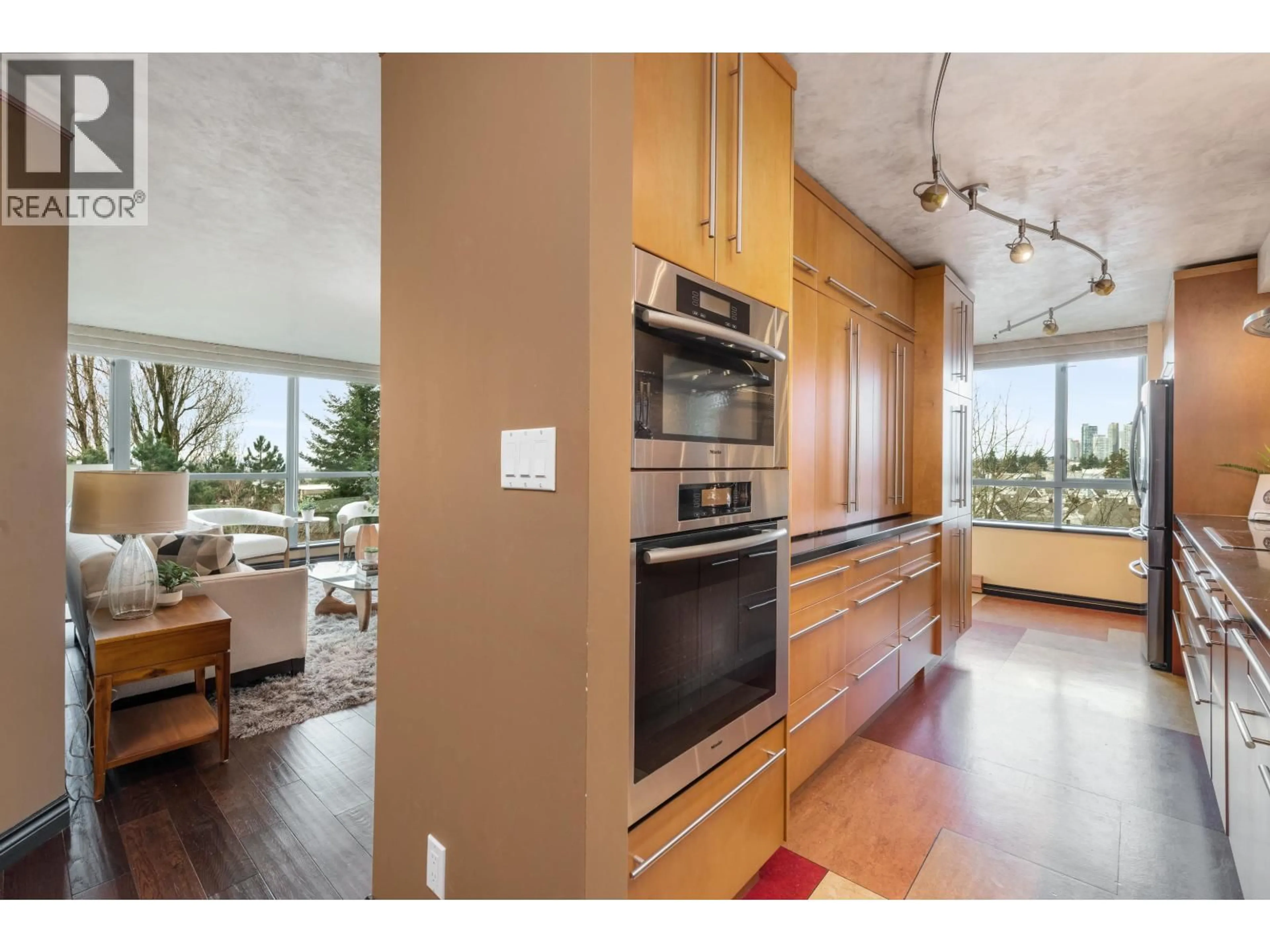 Open concept kitchen, unknown for 601 - 6622 SOUTHOAKS CRESCENT, Burnaby British Columbia V5E4K2