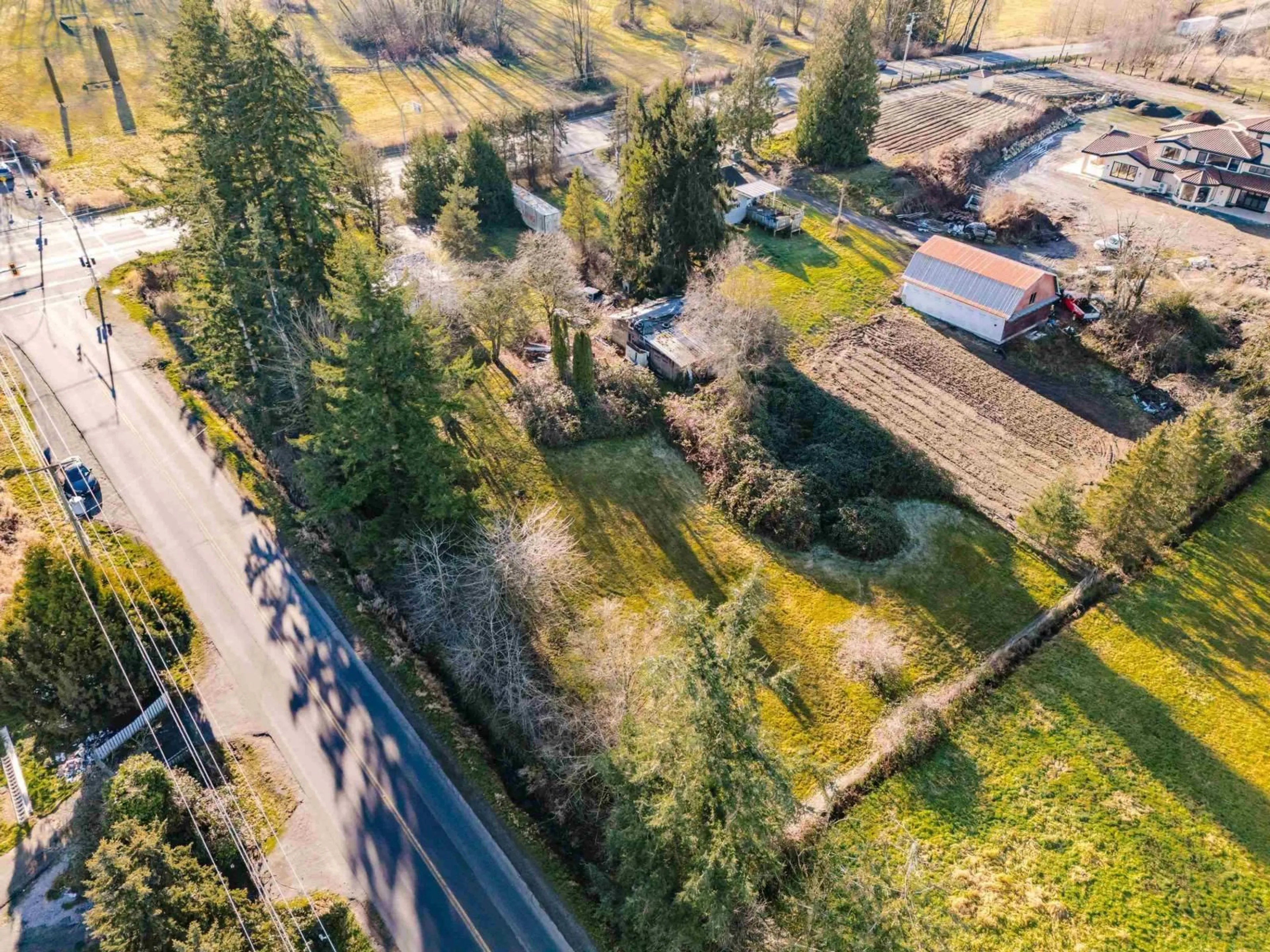A pic from outside/outdoor area/front of a property/back of a property/a pic from drone, street for 1613 208 STREET, Langley British Columbia V2Z2A7