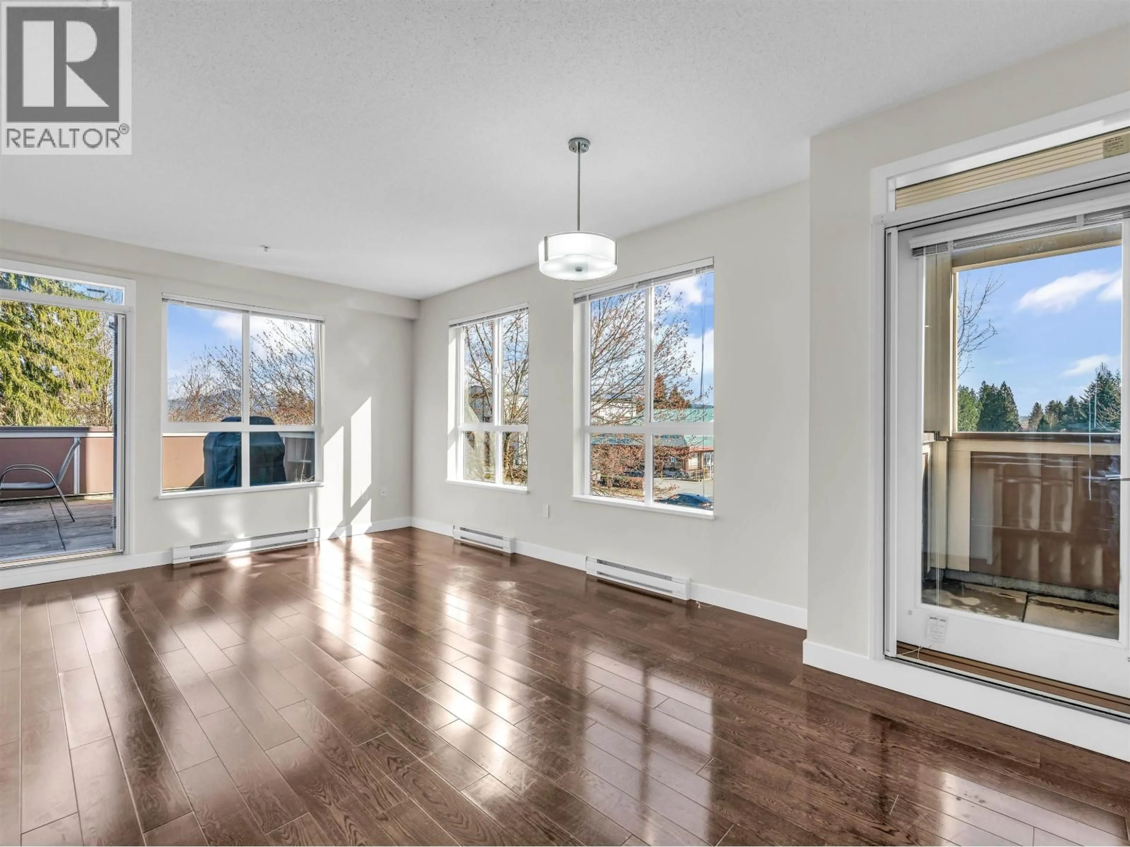 Indoor entryway for 205 - 12409 HARRIS ROAD, Pitt Meadows British Columbia V3Y0E7