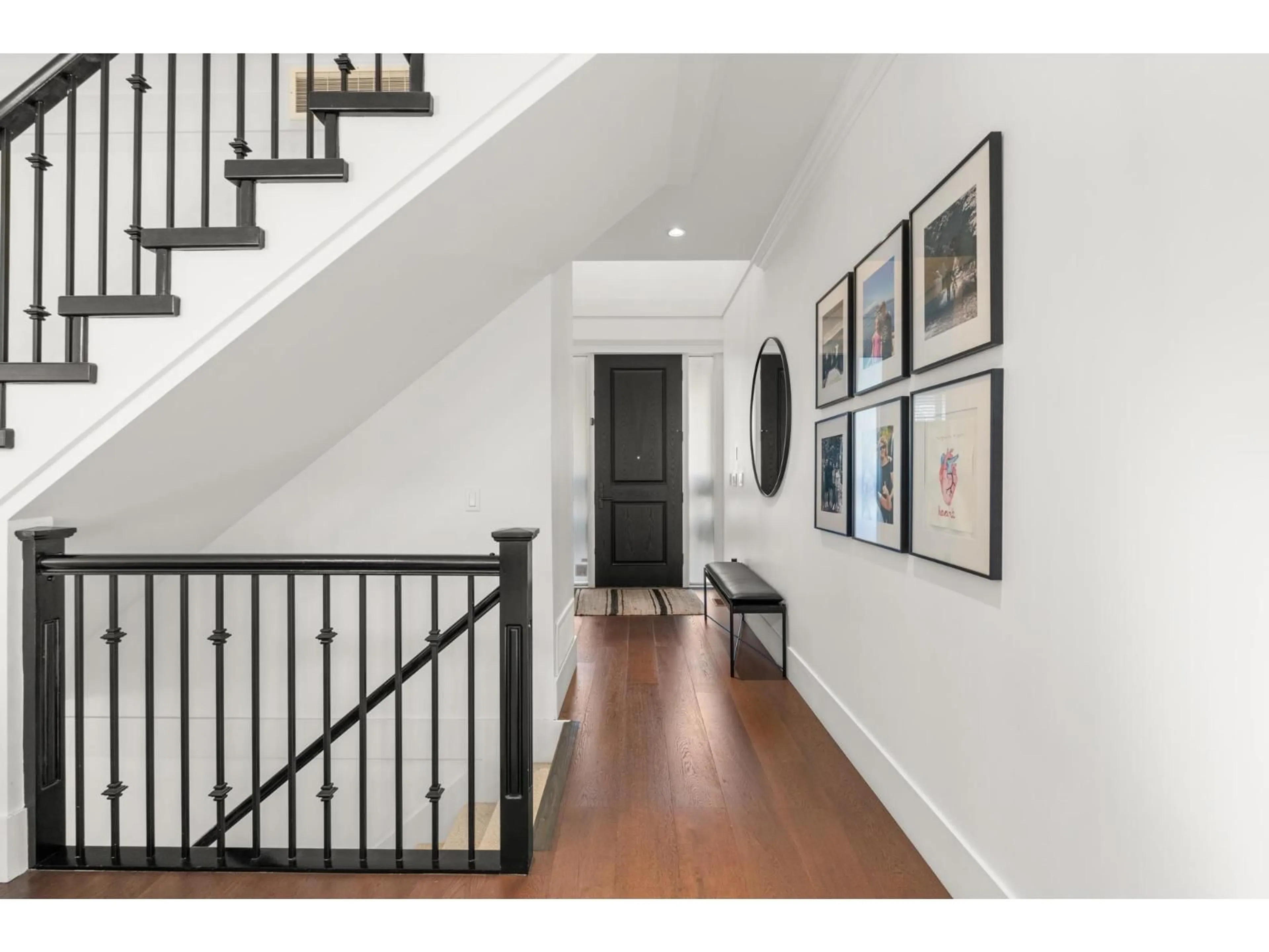 Indoor entryway for 17366 0B AVENUE, Surrey British Columbia V3Z8L2