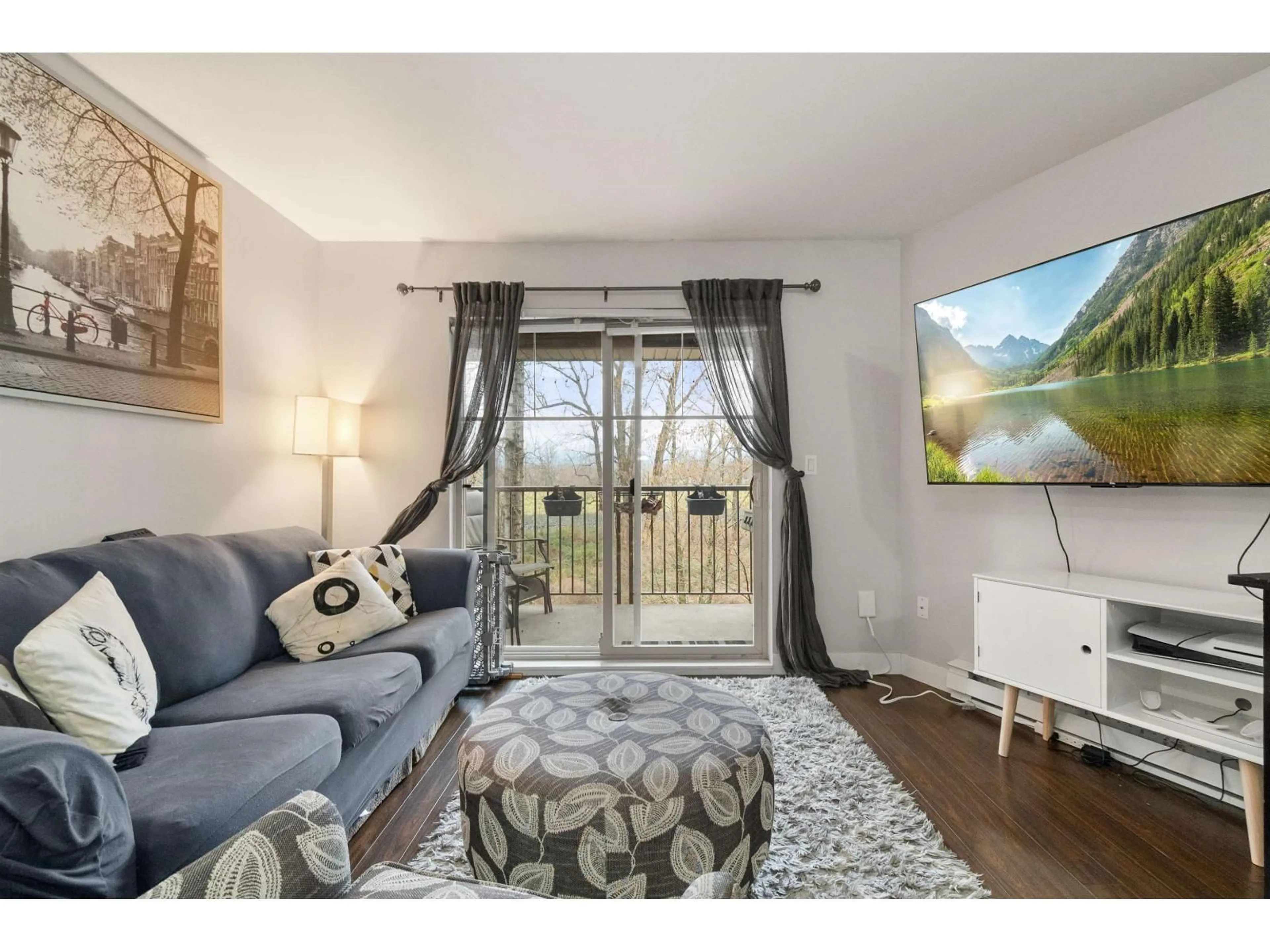 Living room with furniture, wood/laminate floor for 209 - 45567 YALE ROAD, Chilliwack British Columbia V2P0B2
