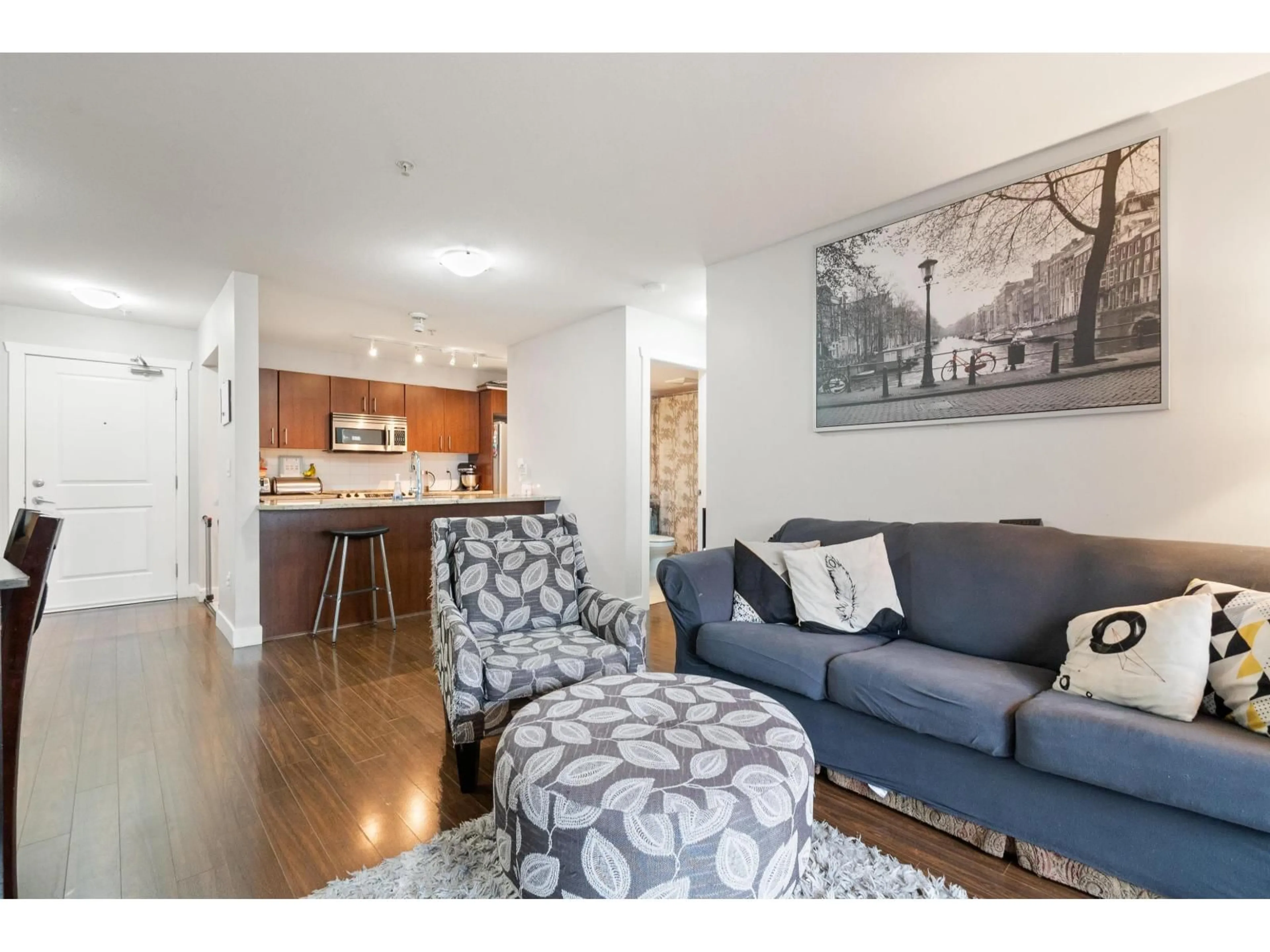 Living room with furniture, wood/laminate floor for 209 - 45567 YALE ROAD, Chilliwack British Columbia V2P0B2