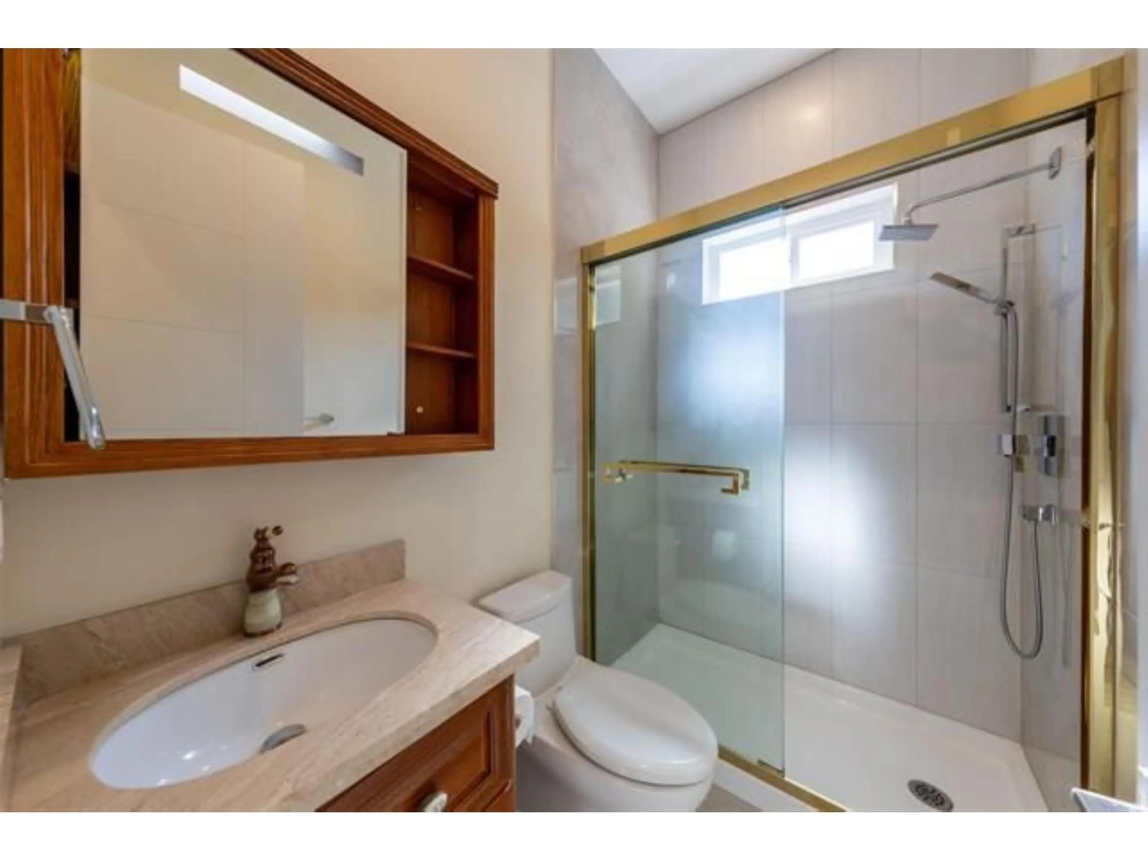 Standard bathroom, ceramic/tile floor for 6971 WESTVIEW DRIVE, Delta British Columbia V4E2L7