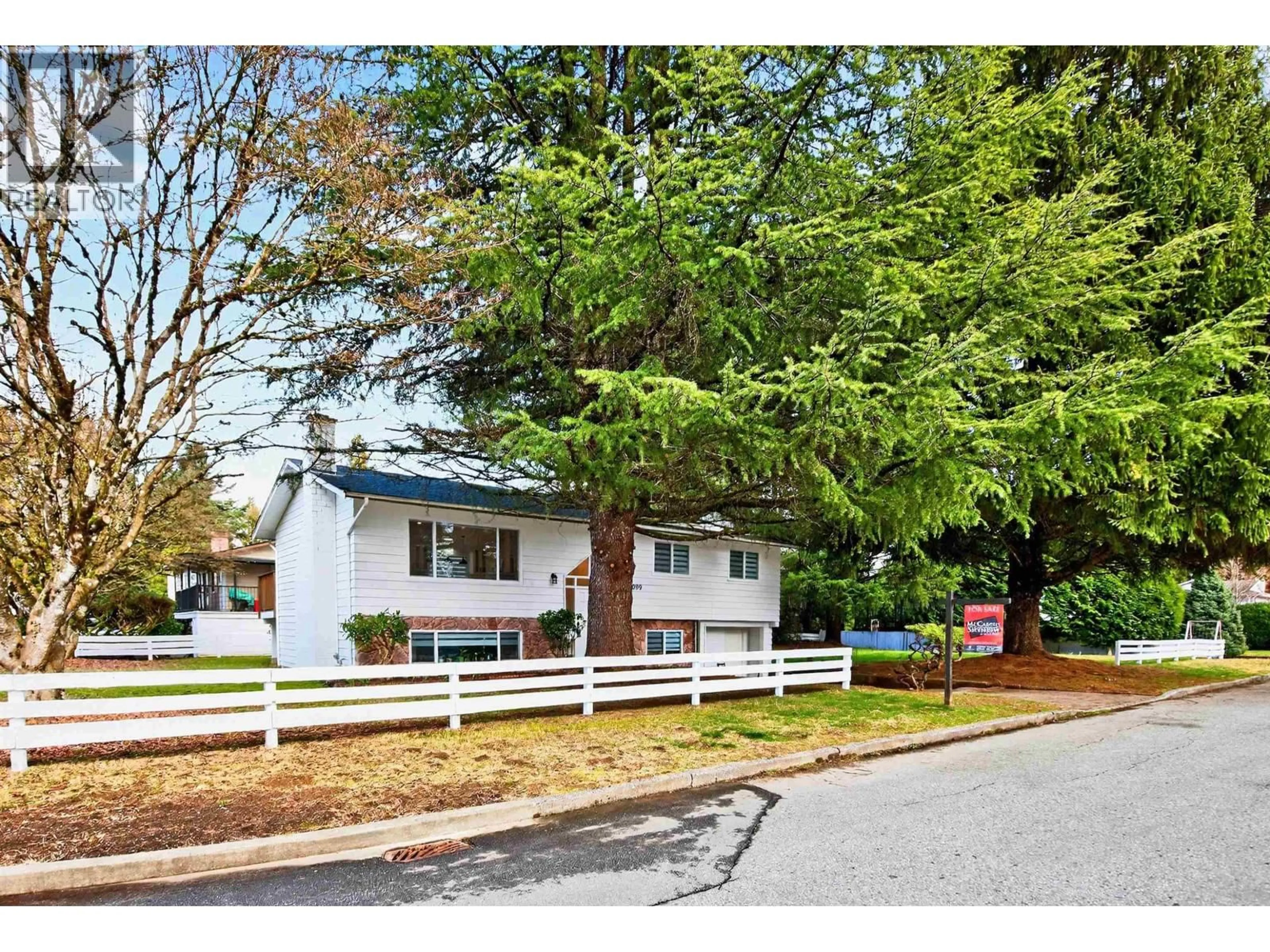 Home with vinyl exterior material, street for 21099 BERRY AVENUE, Maple Ridge British Columbia V2X7V3