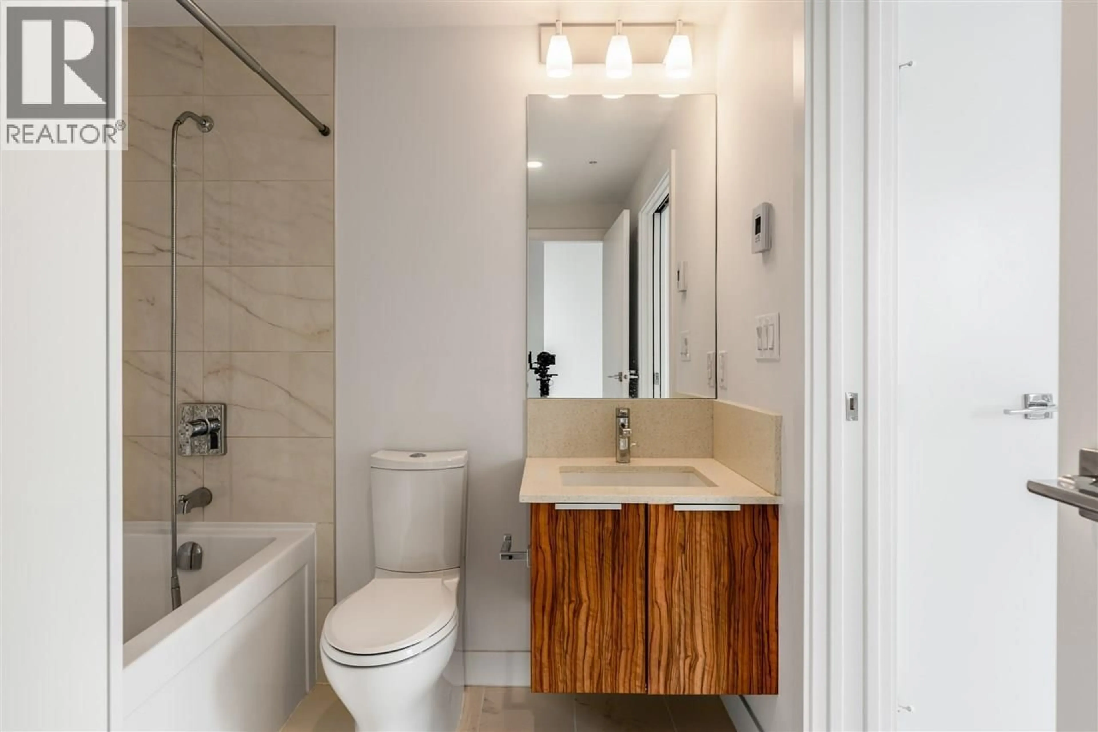 Standard bathroom, ceramic/tile floor for 3505 - 1283 HOWE STREET, Vancouver British Columbia V6Z0E3