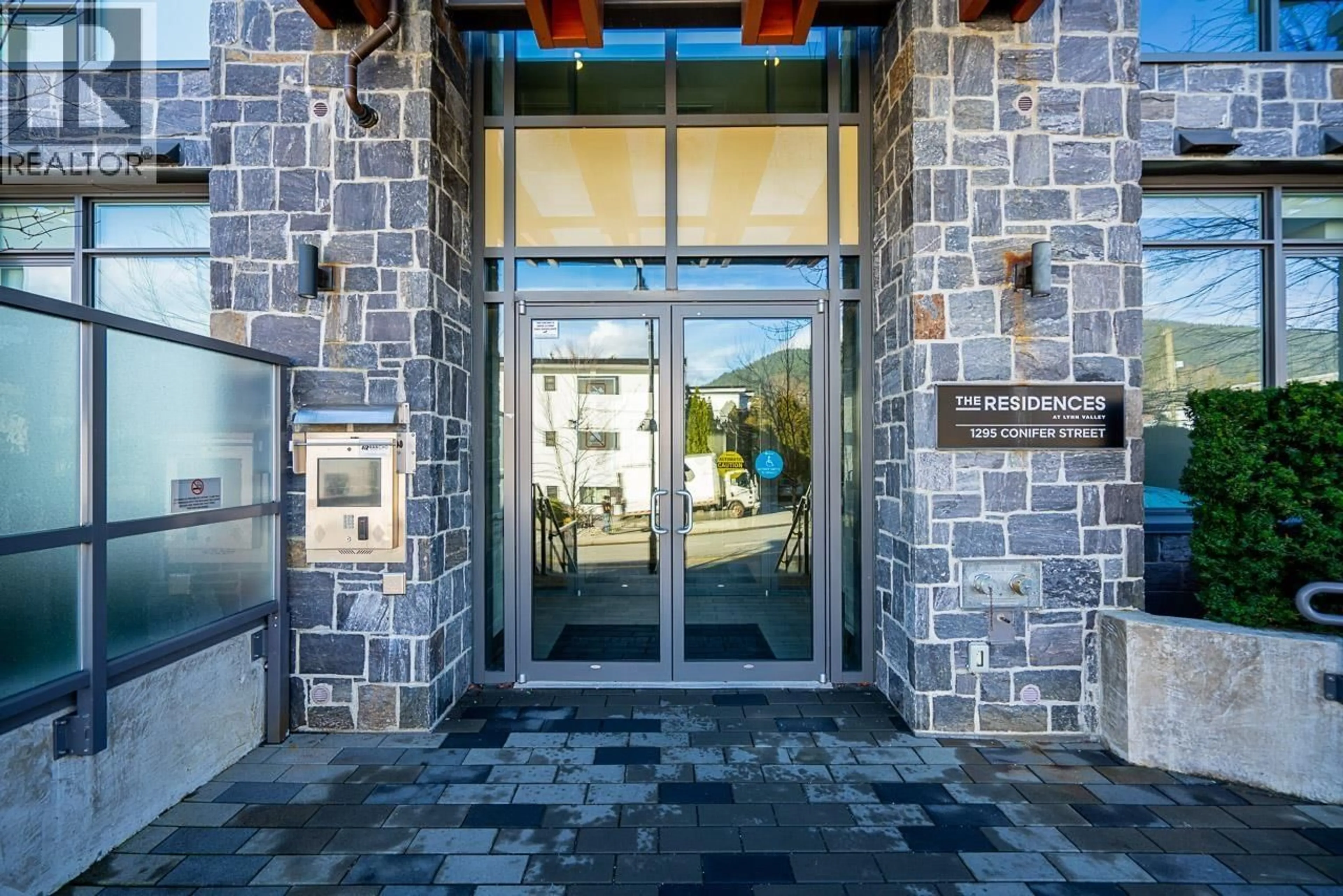 Indoor foyer for PH501 - 1295 CONIFER STREET, North Vancouver British Columbia V7J0B4