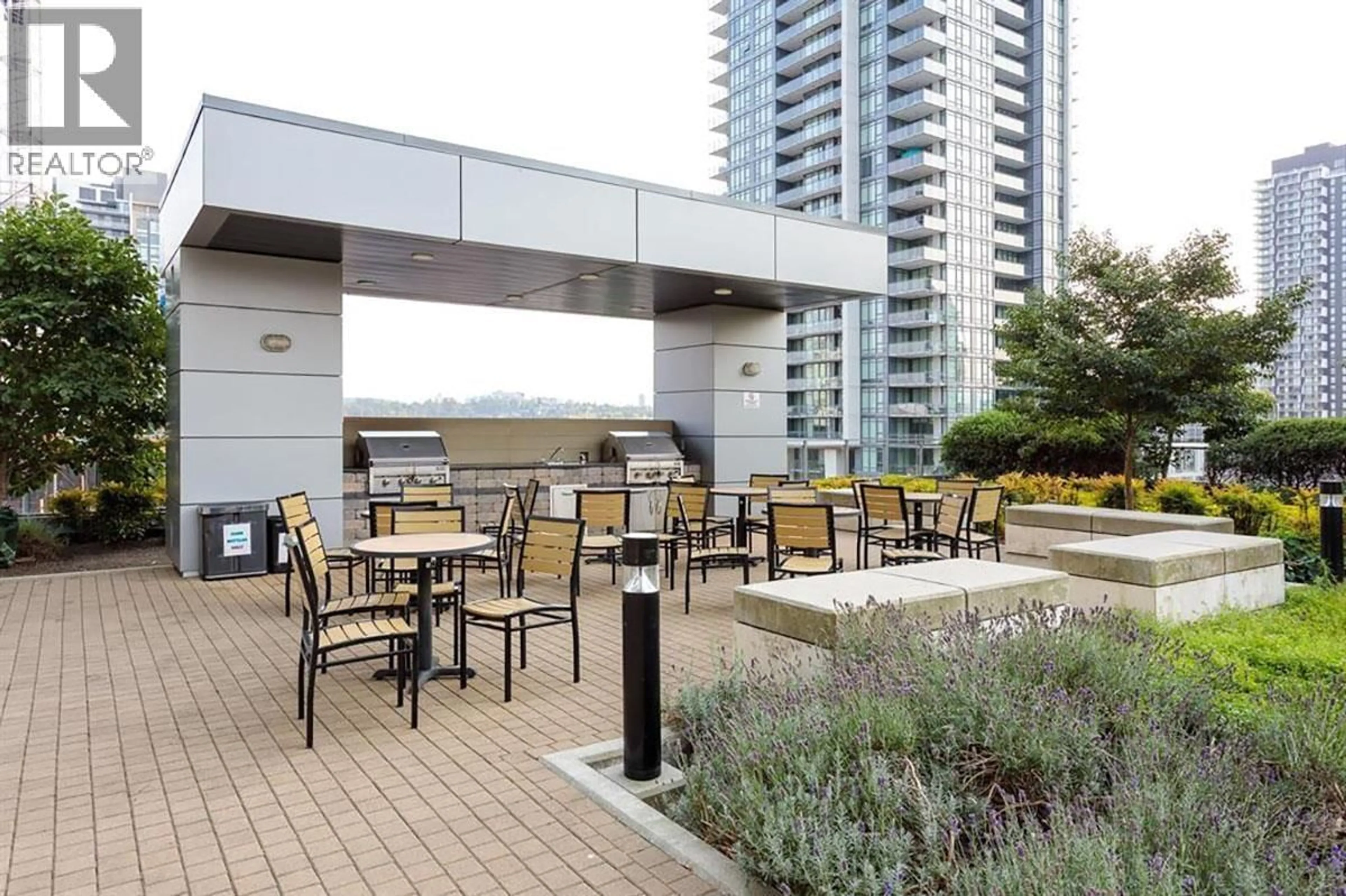 Patio, street for 3004 - 4485 SKYLINE DRIVE, Burnaby British Columbia V5C0J2