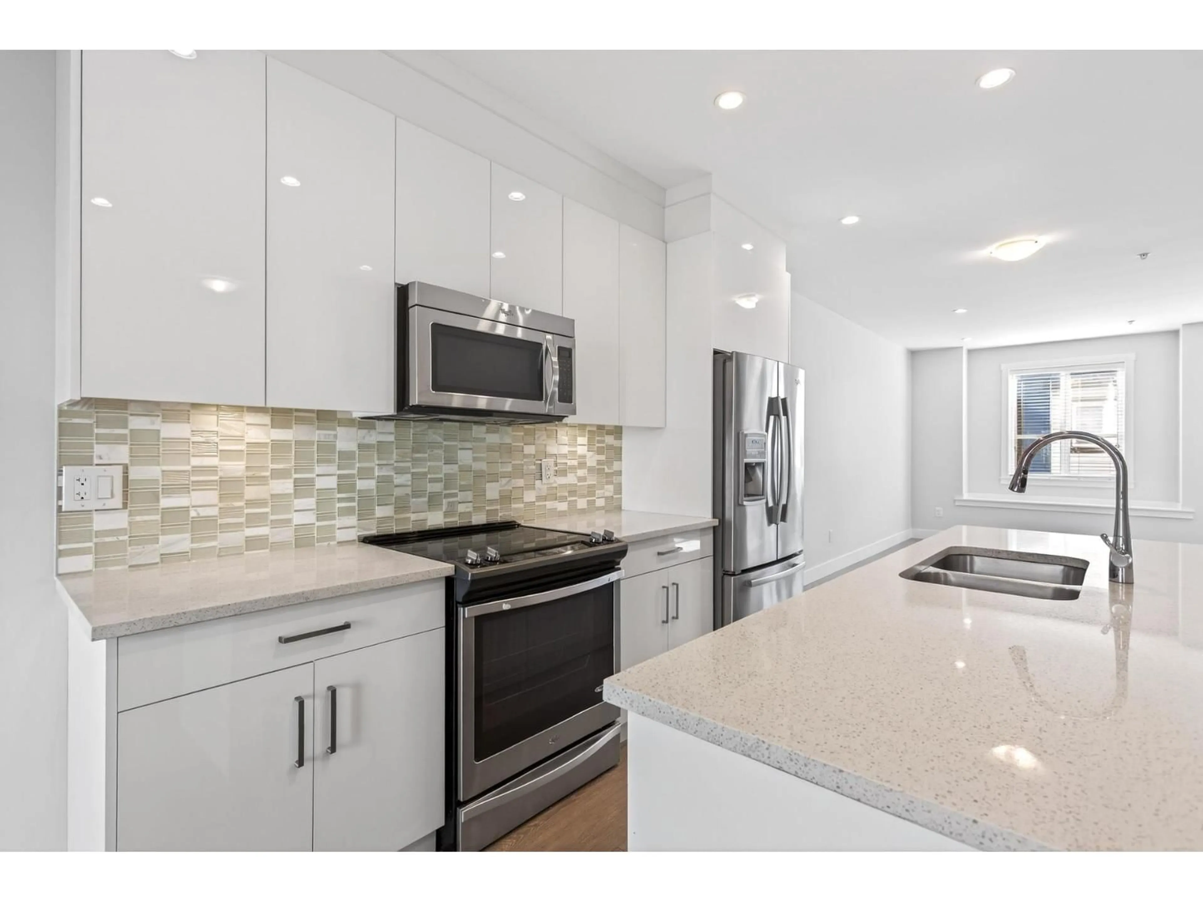 Open concept kitchen, ceramic/tile floor for 55 - 20860 76 AVENUE, Langley British Columbia V3E0L2