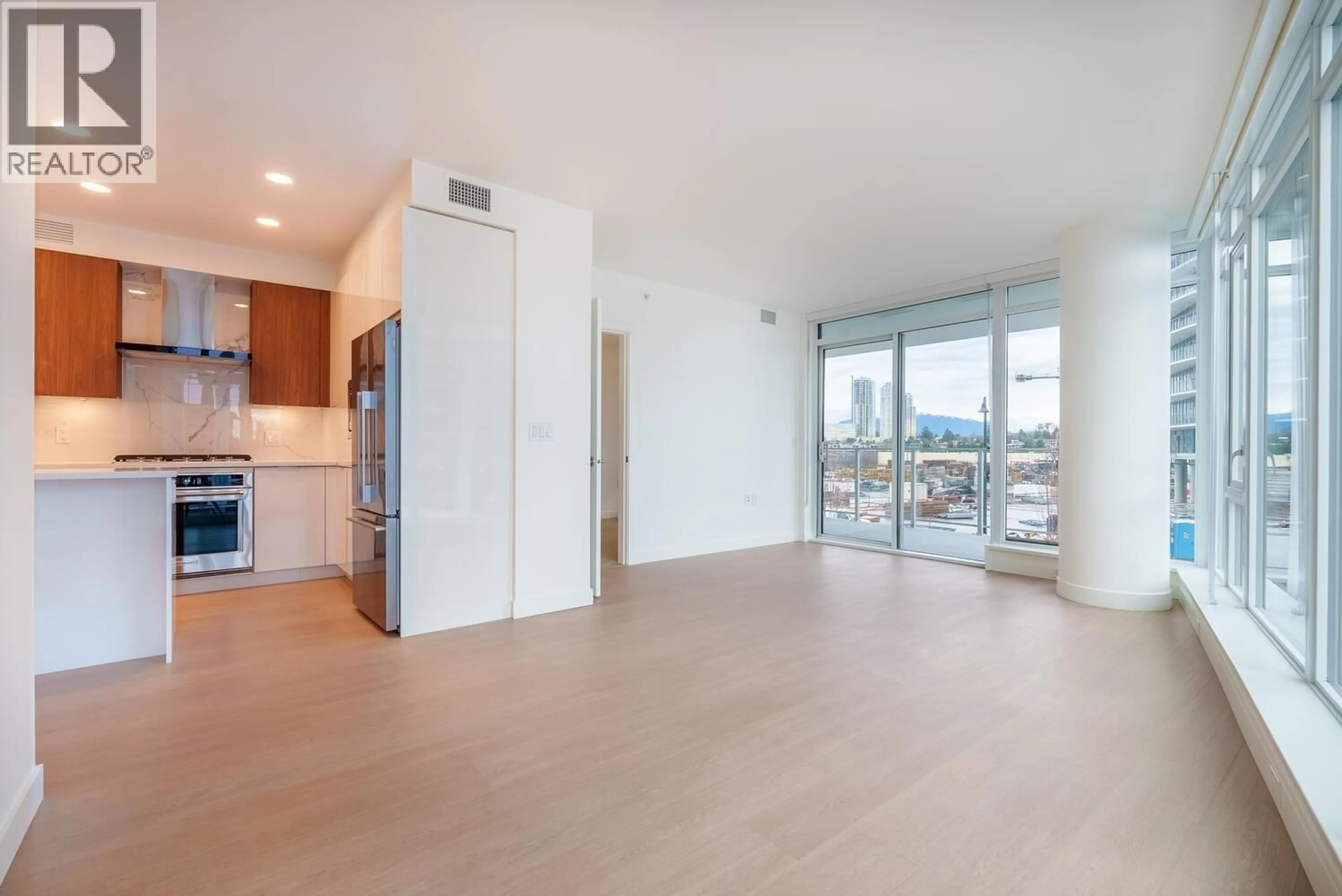 Unknown for 204 - 7683 PARK CRESCENT, Burnaby British Columbia V3N0J4