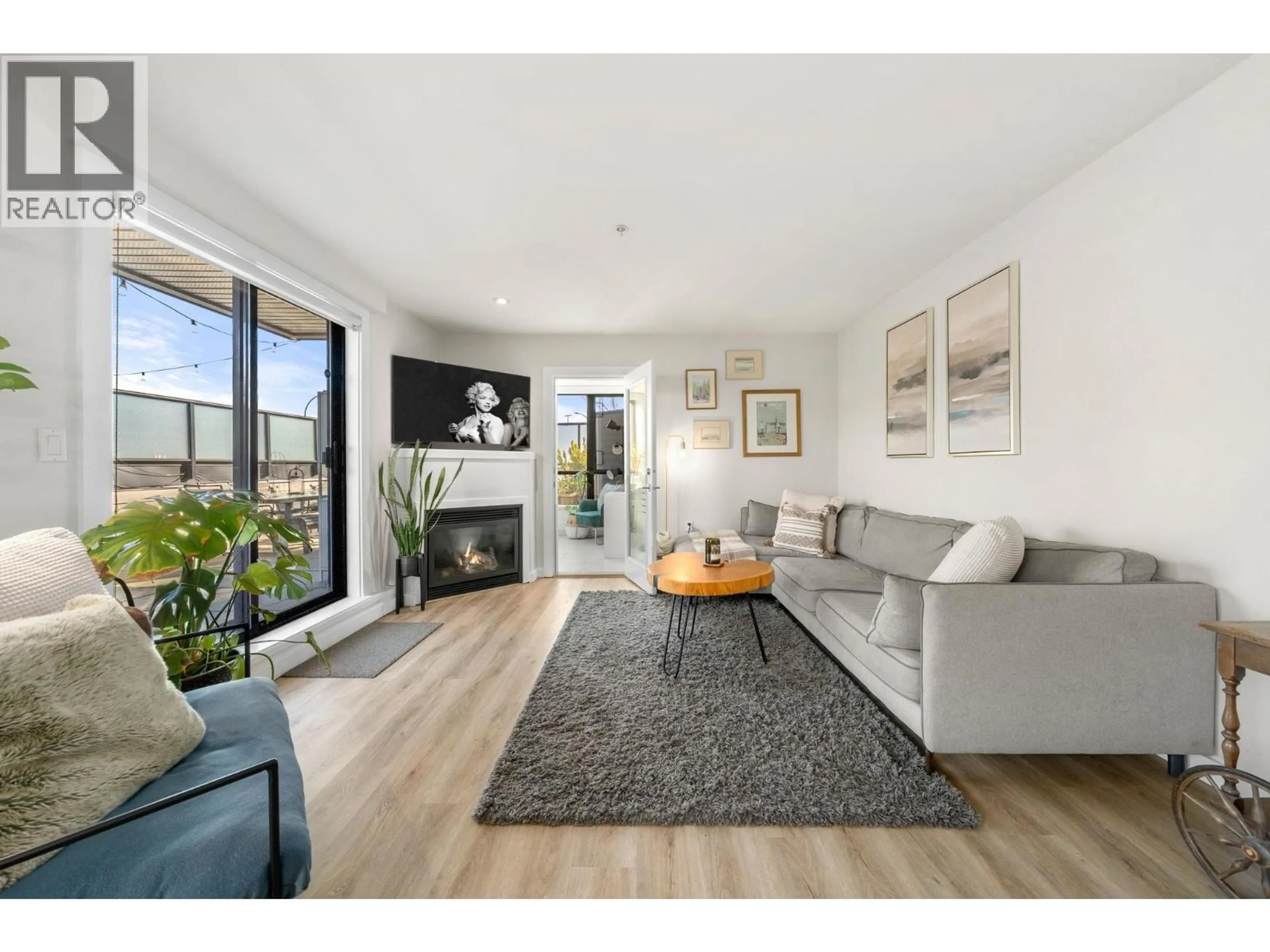 Living room with furniture, unknown for 206 - 935 16TH STREET, North Vancouver British Columbia V7P1R2