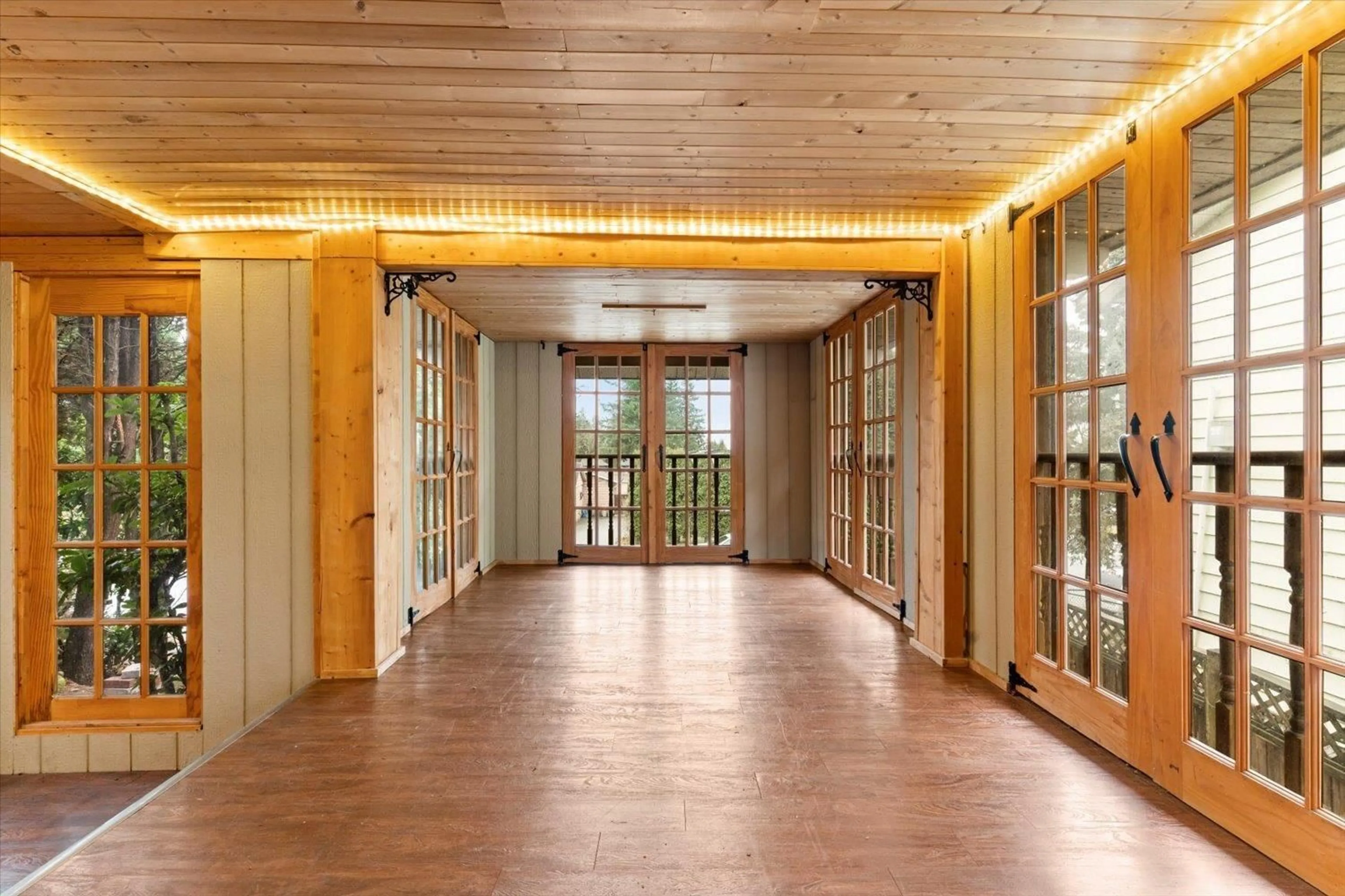 Indoor foyer for 32617 BADGER AVENUE, Mission British Columbia V2V5H8