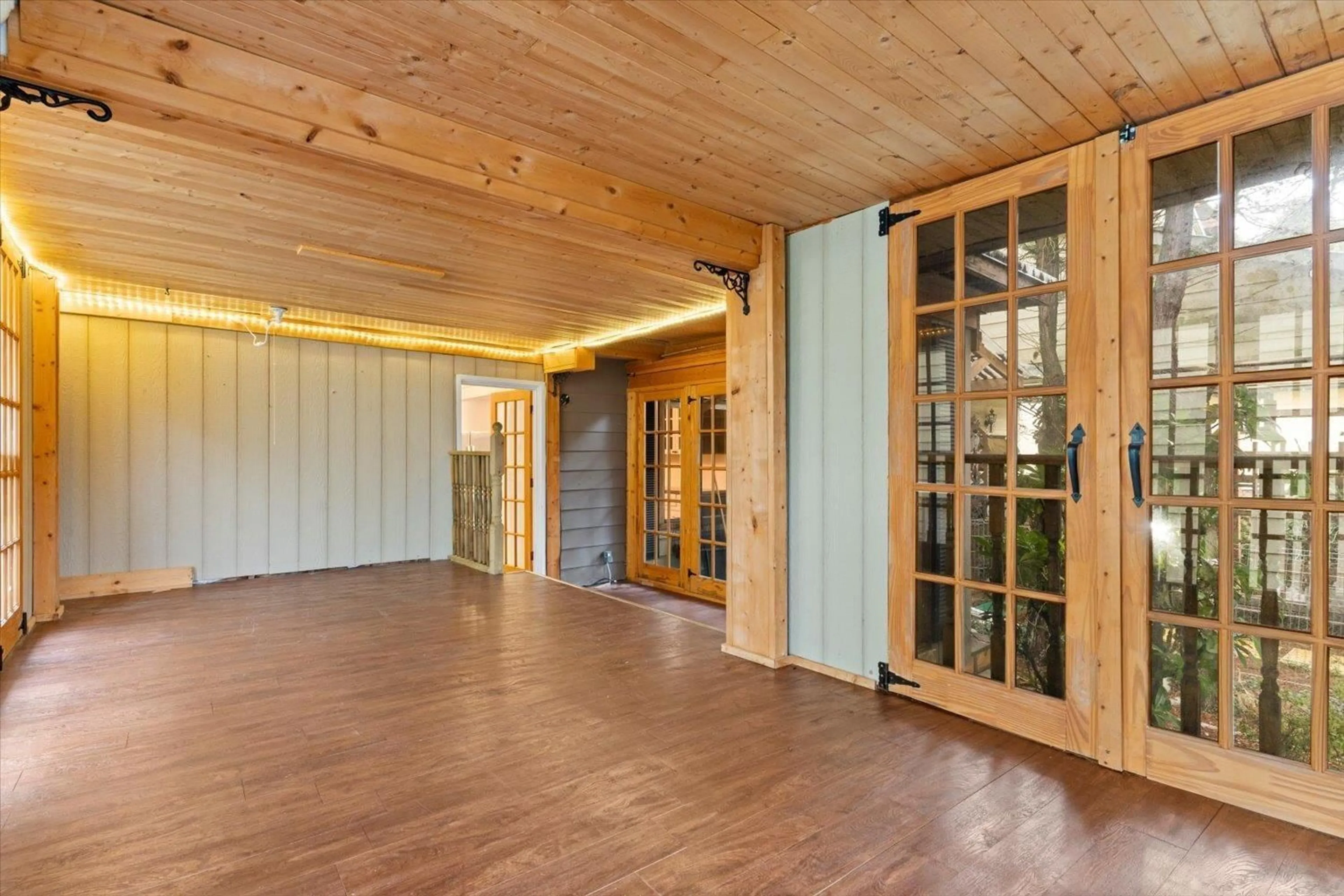 Indoor foyer for 32617 BADGER AVENUE, Mission British Columbia V2V5H8