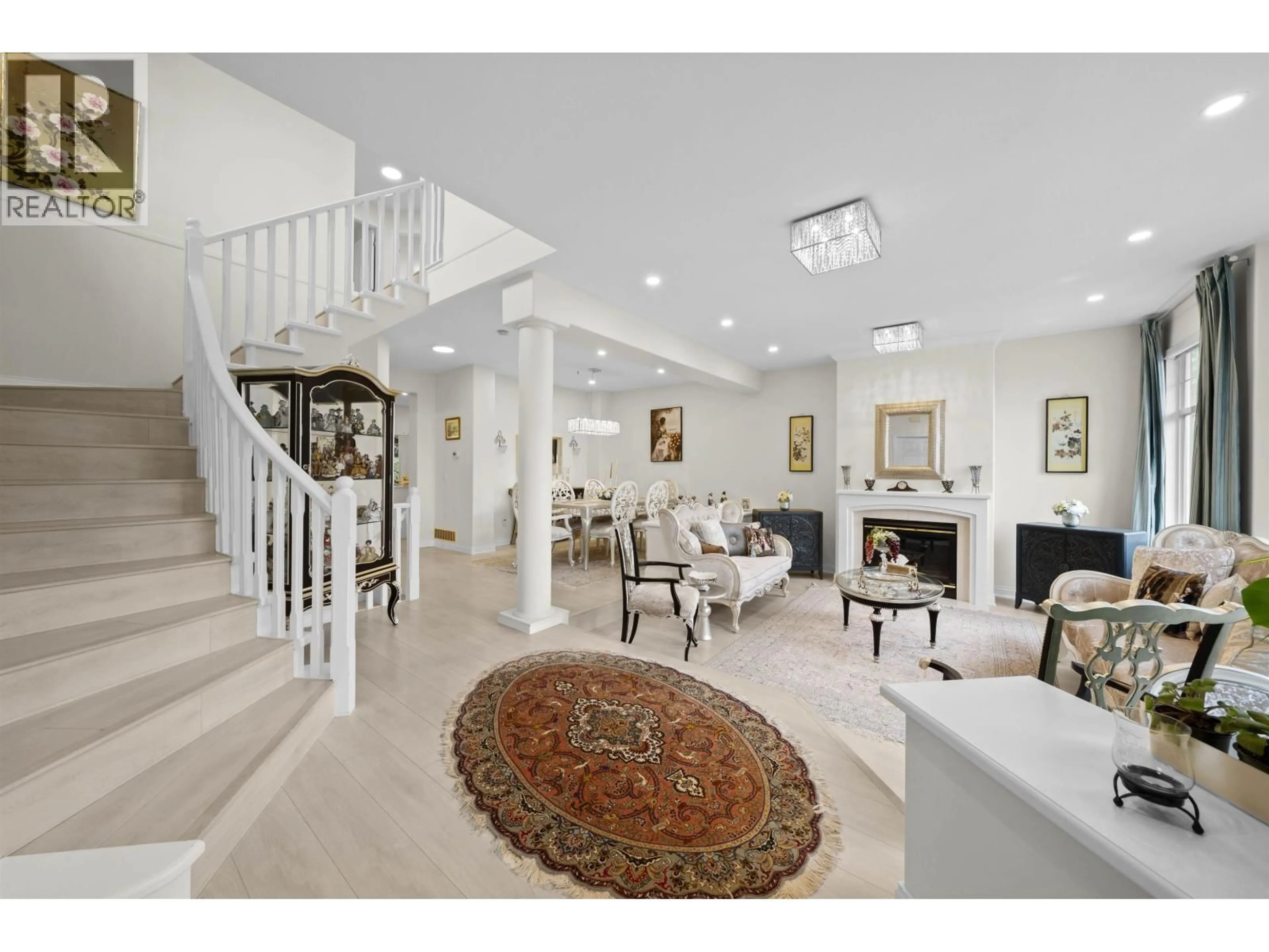 Indoor foyer for 124 - 2979 PANORAMA DRIVE, Coquitlam British Columbia V3E2W8