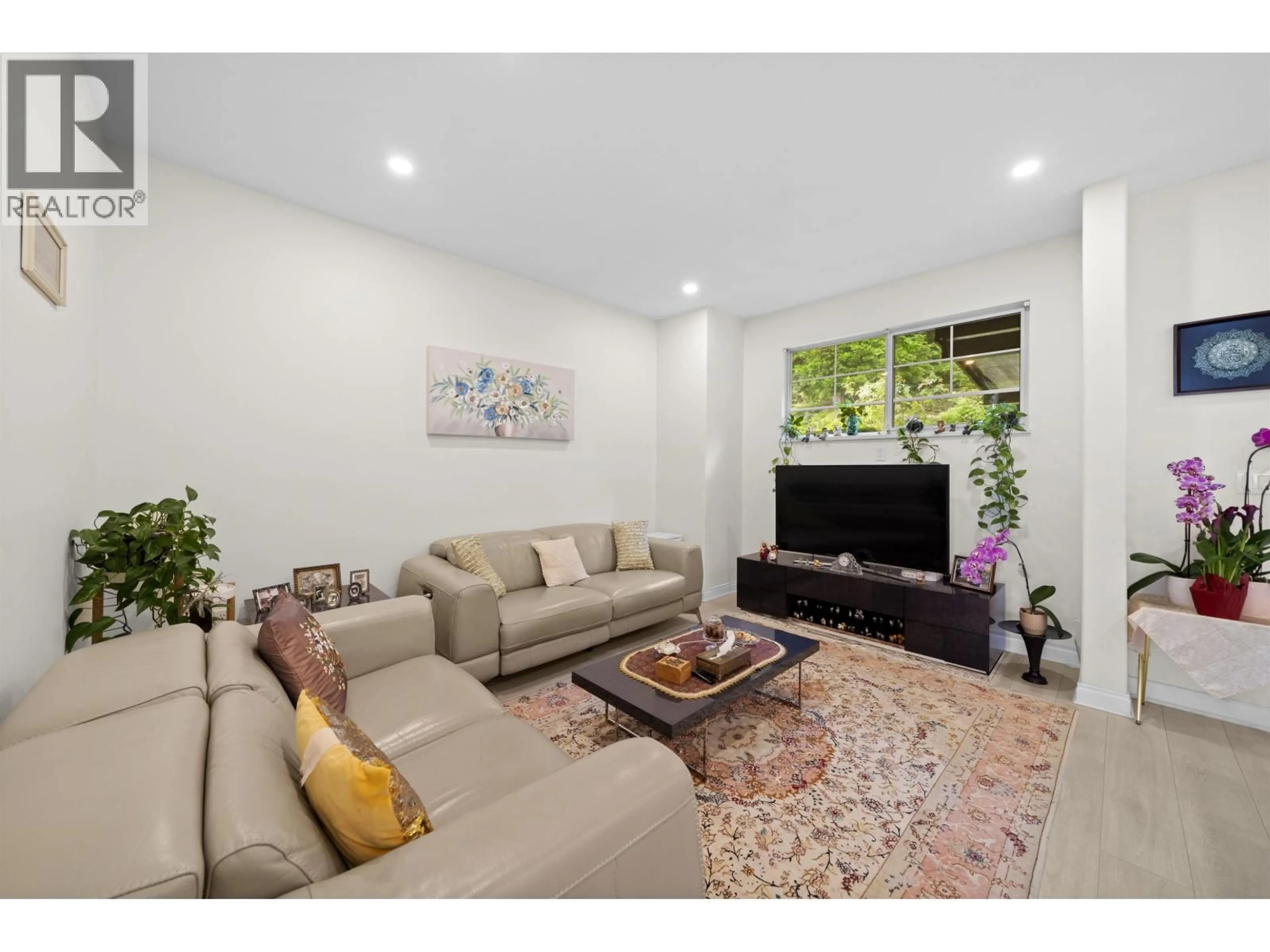 Living room with furniture, unknown for 124 - 2979 PANORAMA DRIVE, Coquitlam British Columbia V3E2W8