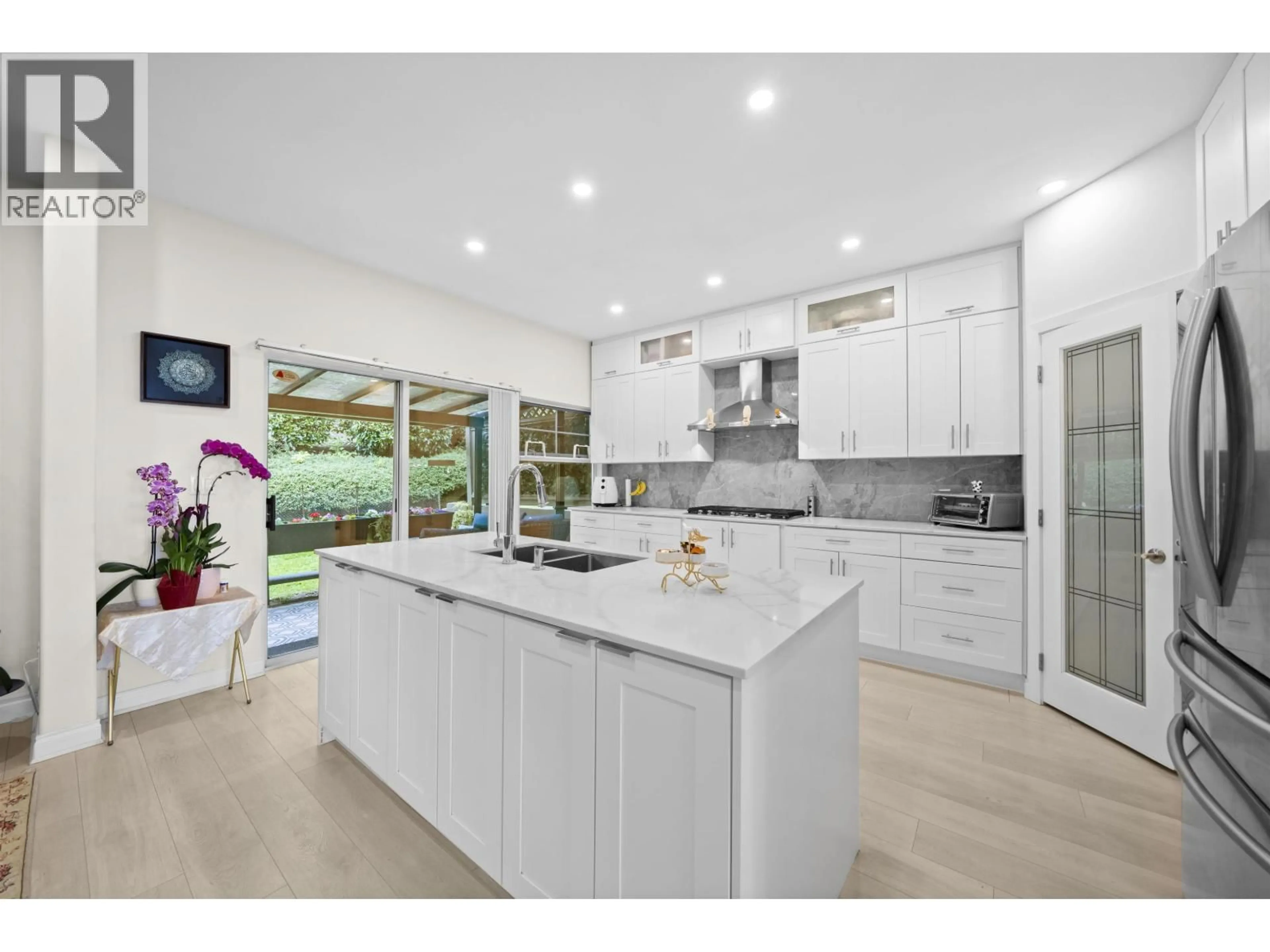 Open concept kitchen, ceramic/tile floor for 124 - 2979 PANORAMA DRIVE, Coquitlam British Columbia V3E2W8