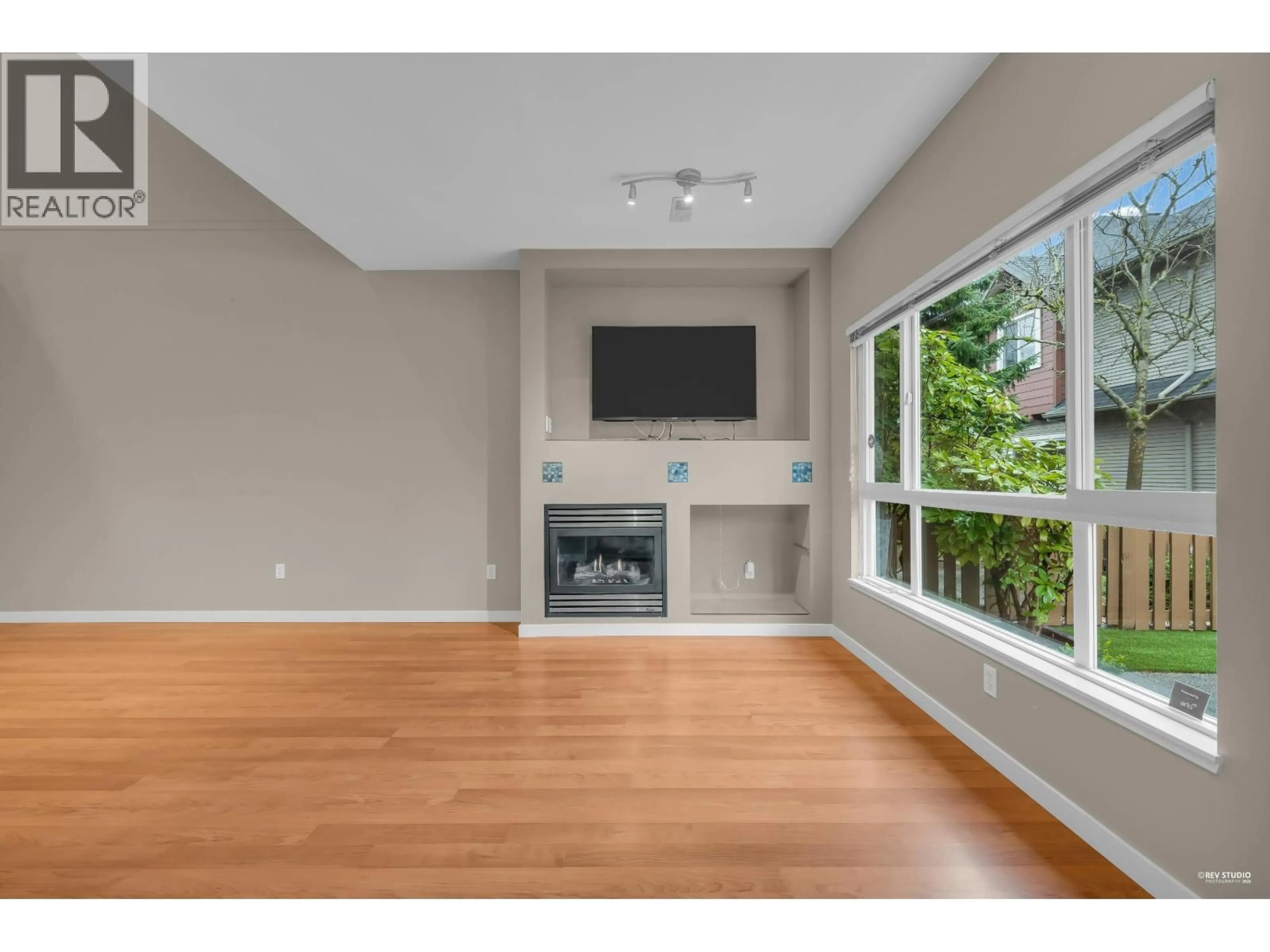 Living room with furniture, wood/laminate floor for 53 - 7733 HEATHER STREET, Richmond British Columbia V6Y4J1