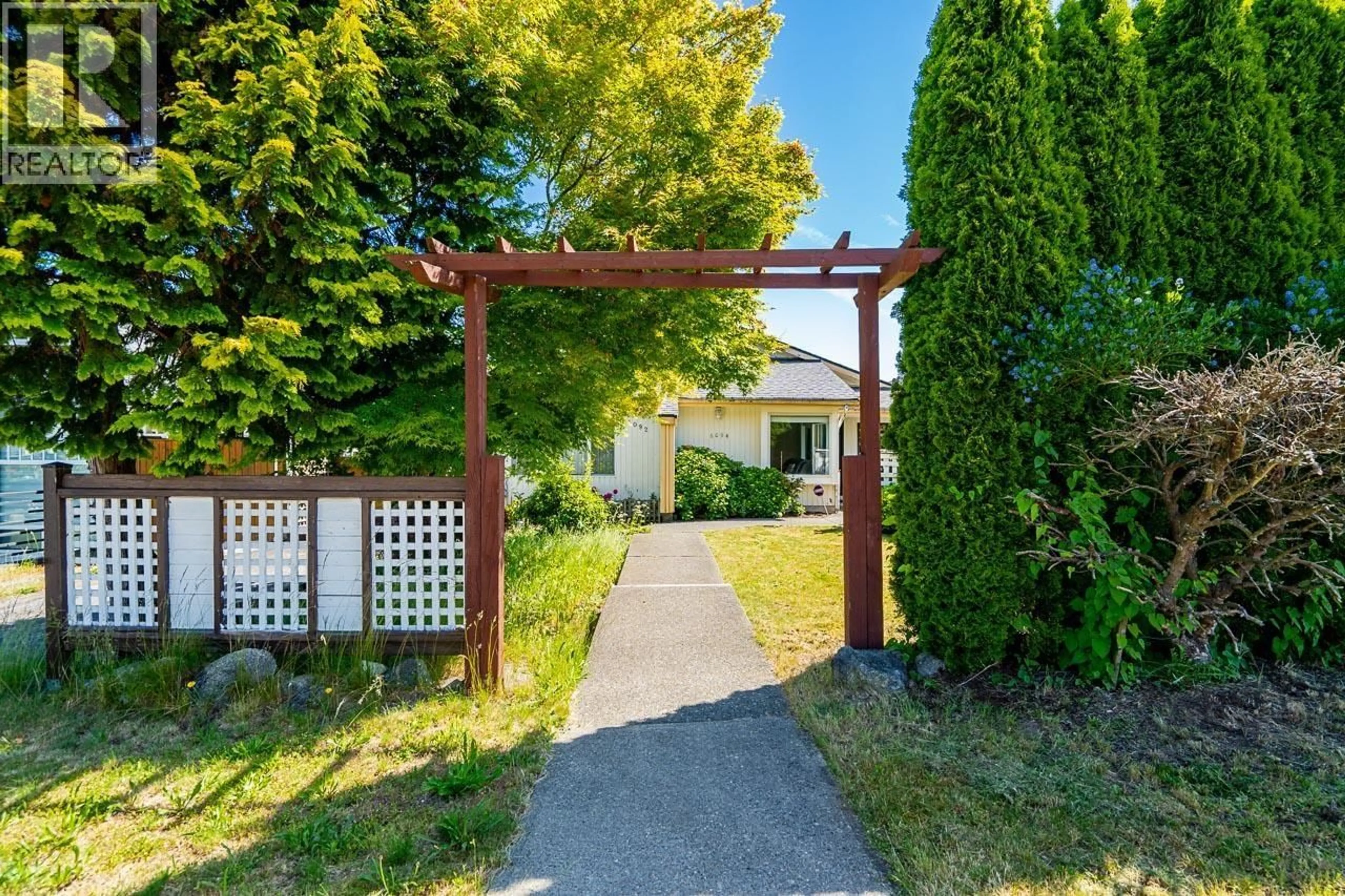 Patio, street for 6094 WALKER AVENUE, Burnaby British Columbia V5E3B4