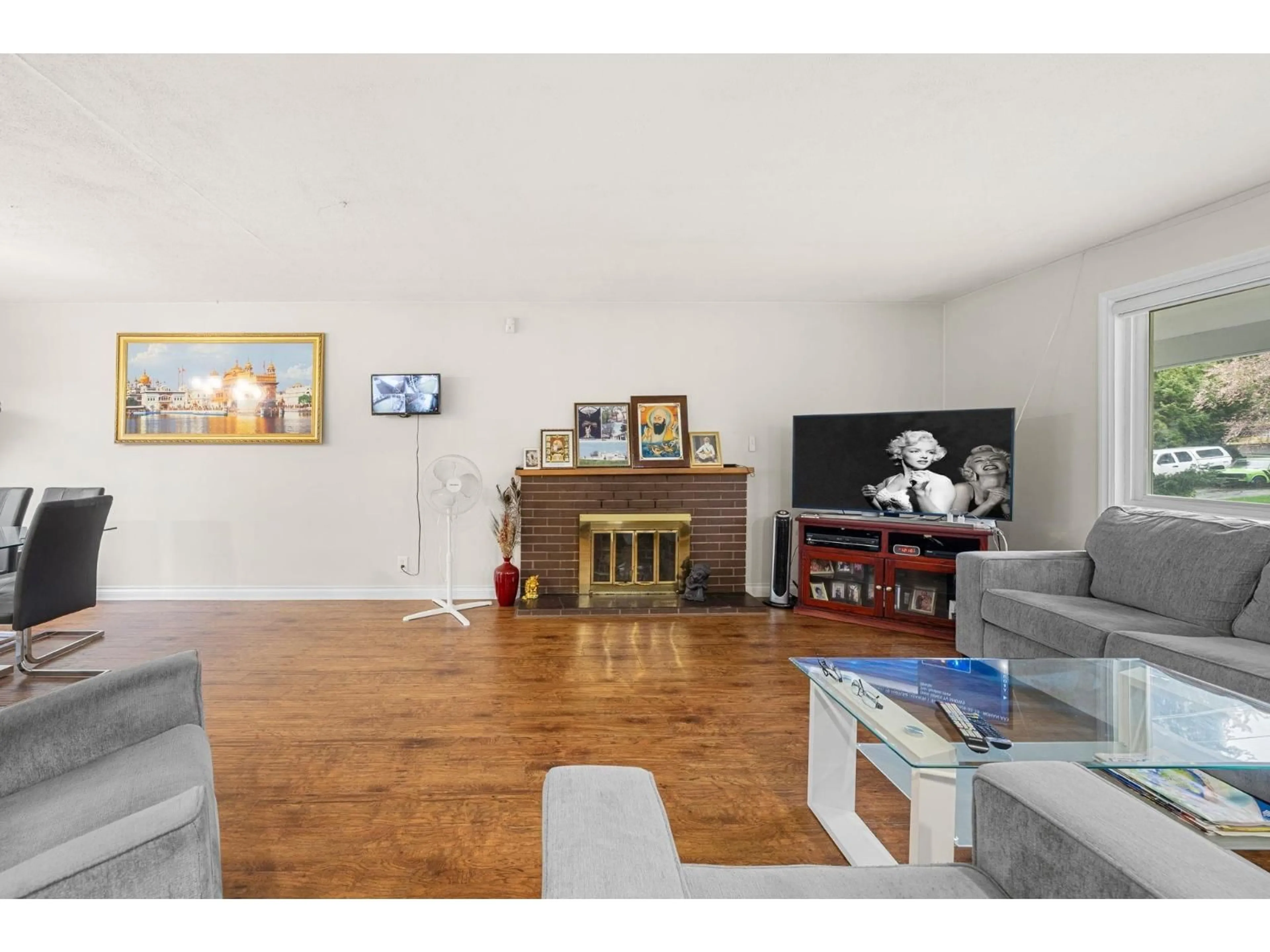 Living room with furniture, wood/laminate floor for 8689 110A STREET, Delta British Columbia V4C4K8