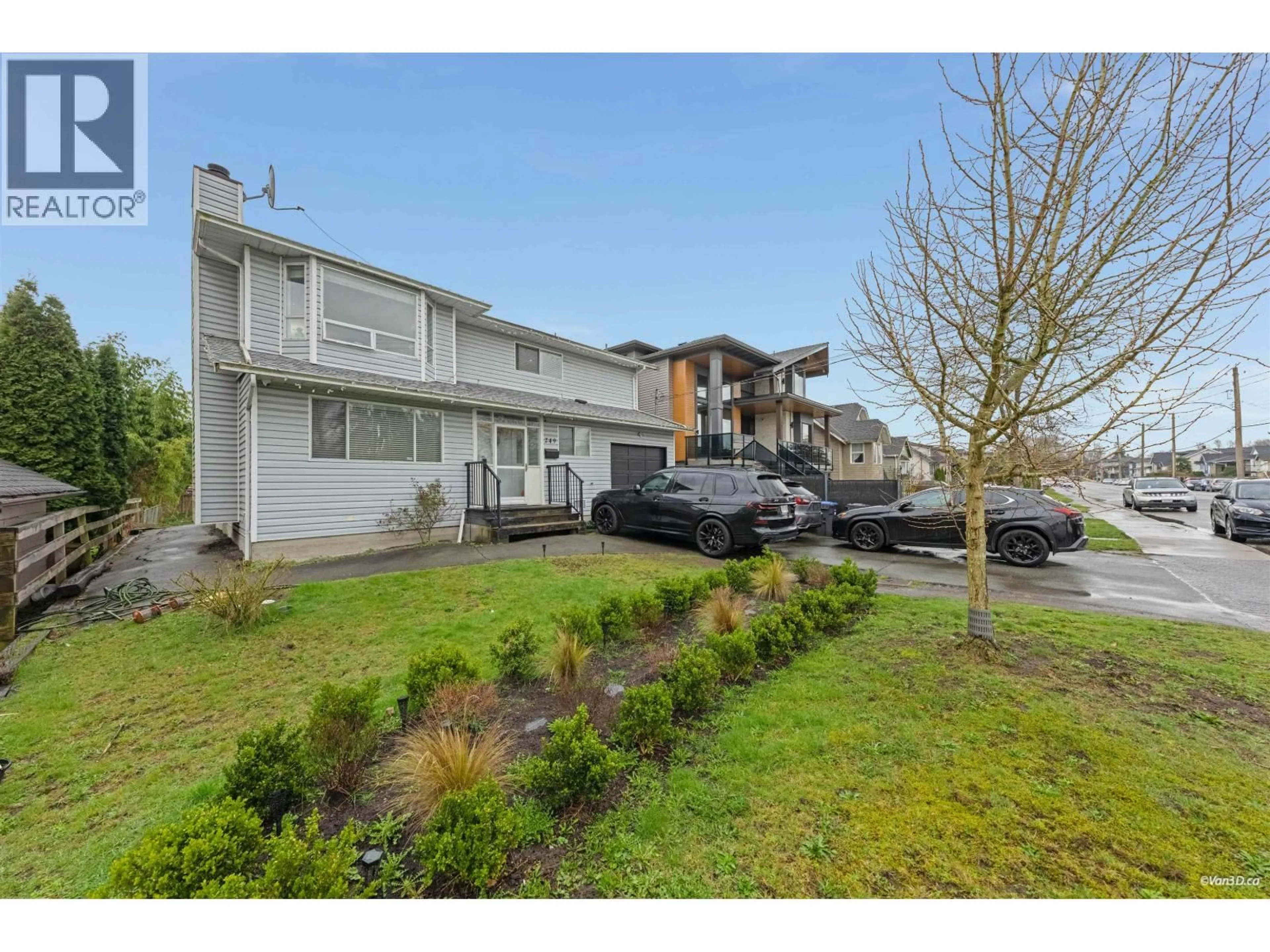 A pic from outside/outdoor area/front of a property/back of a property/a pic from drone, street for 249 PEMBINA STREET, New Westminster British Columbia V3M5J3