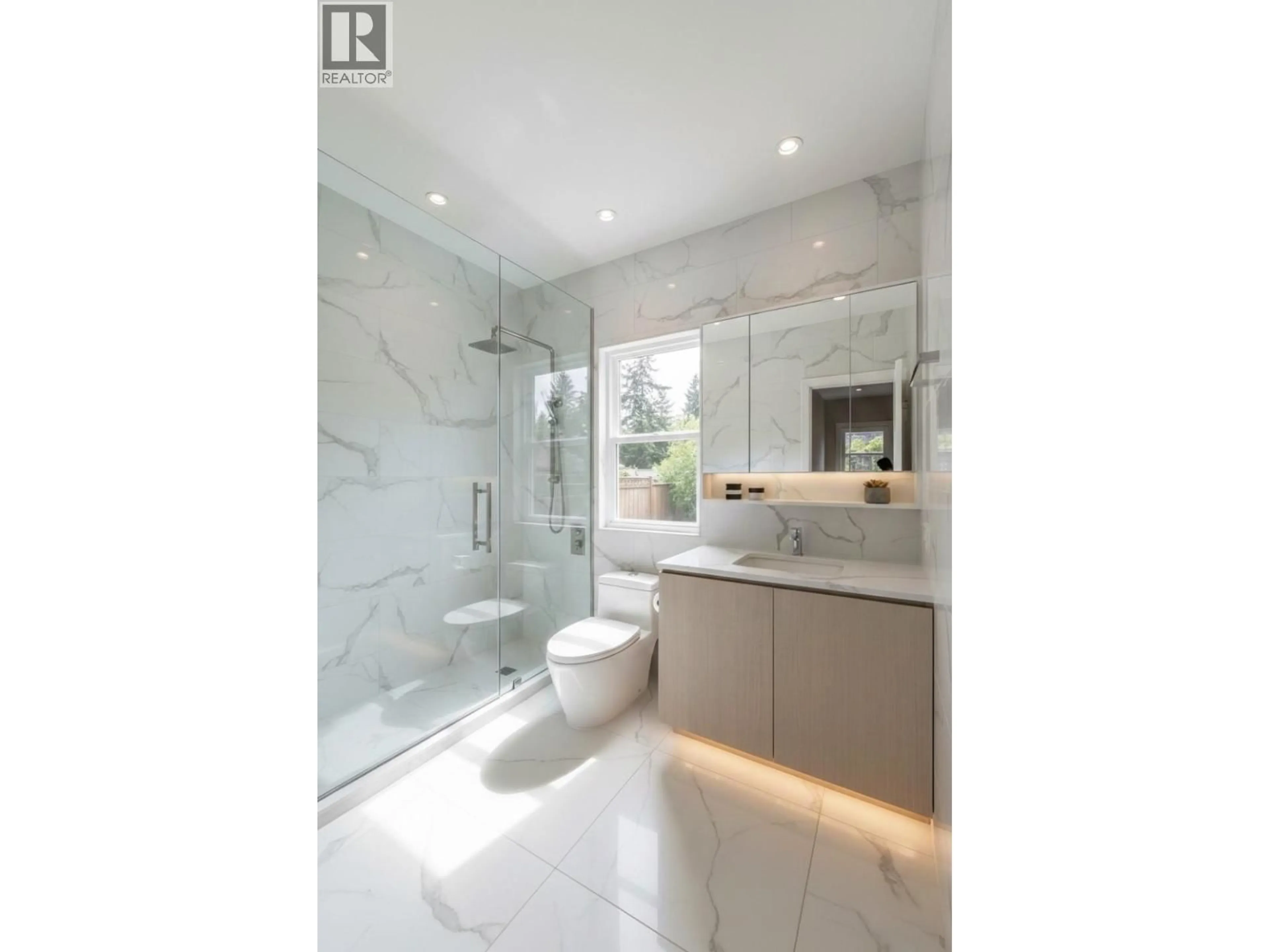 Contemporary bathroom, ceramic/tile floor for 1 - 2242 39TH AVENUE, Vancouver British Columbia V5P1H8