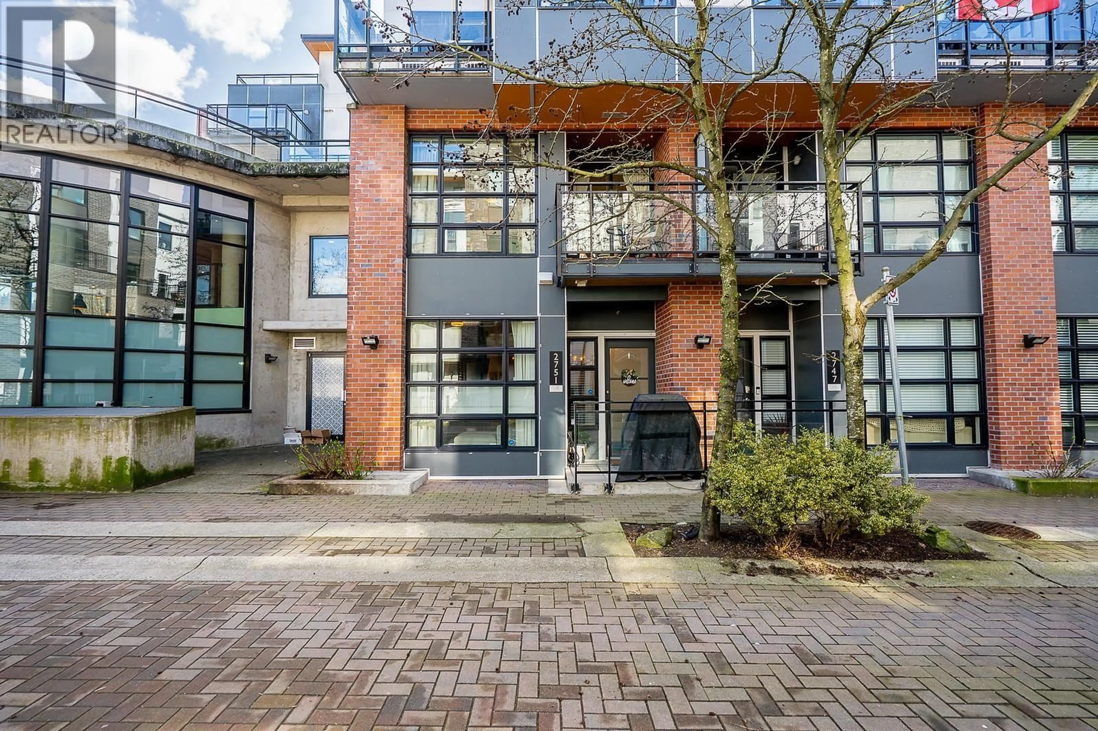 Patio, building for 2751 SPRING STREET, Port Moody British Columbia V3H0H3
