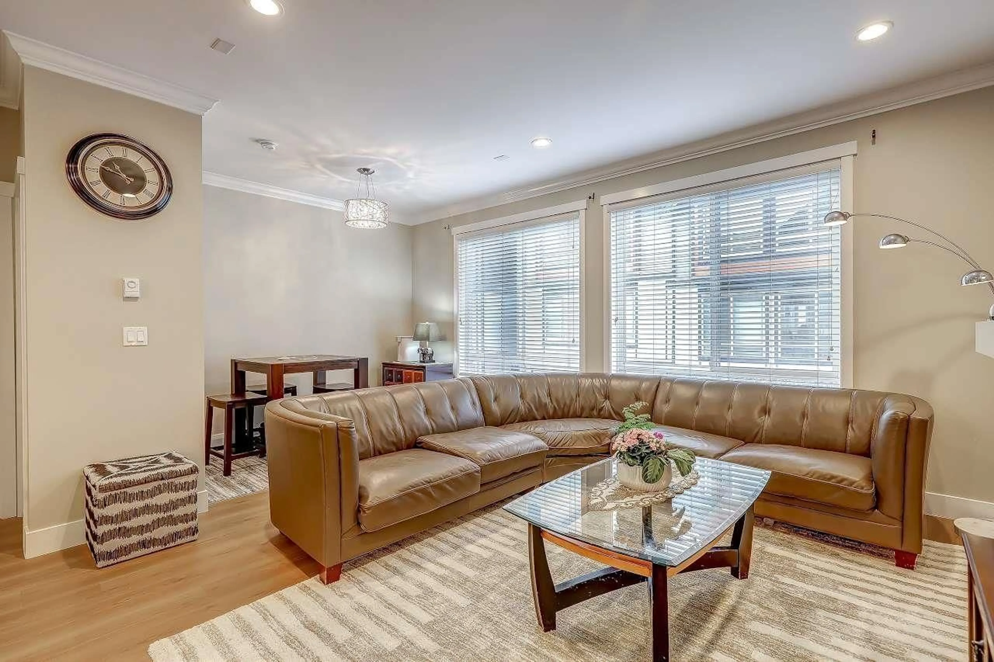 Living room with furniture, unknown for 3 - 6378 142 STREET, Surrey British Columbia V3X1B8