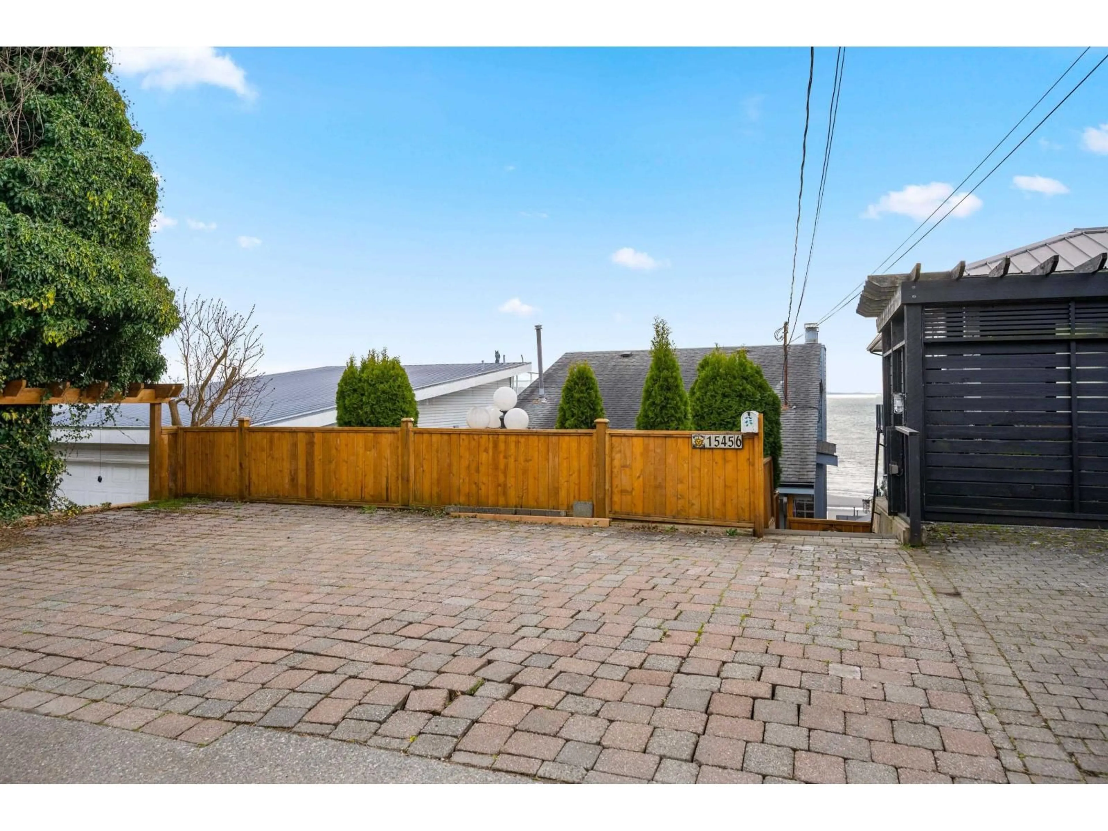 Patio, street for 15456 COLUMBIA AVENUE, White Rock British Columbia V4B1K2