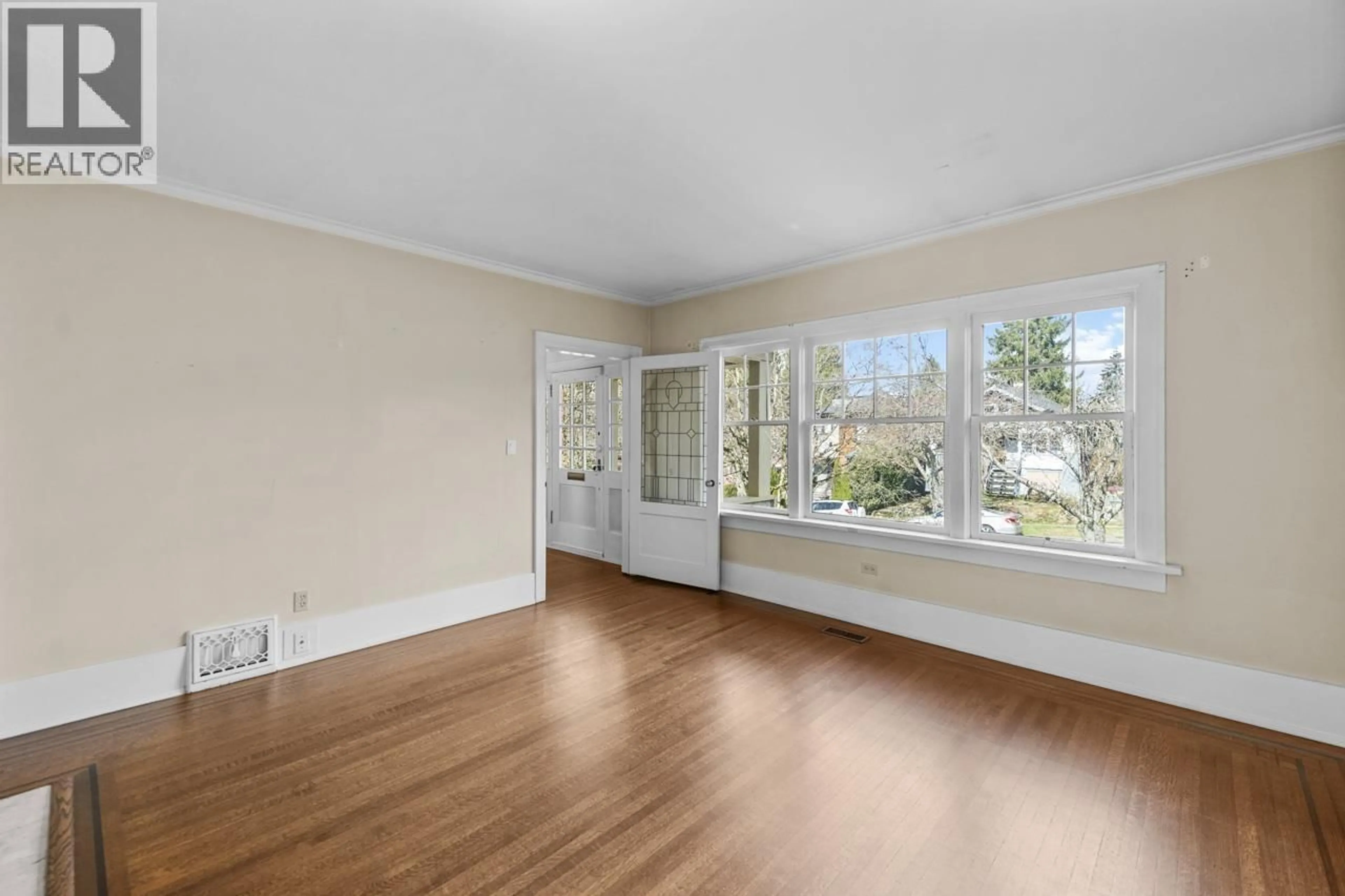 A pic of a room for 4278 12TH AVENUE, Vancouver British Columbia V6R2P7