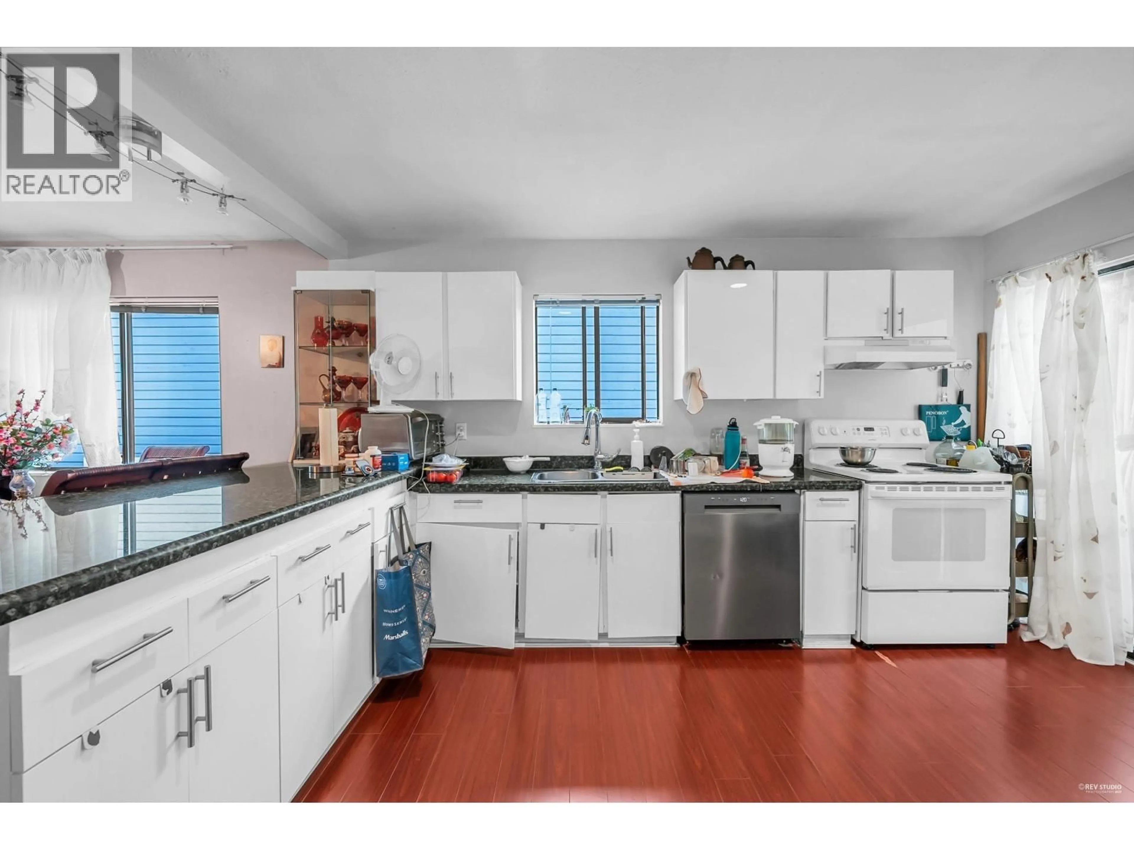 Open concept kitchen, ceramic/tile floor for 1112 HANSARD CRESCENT, Coquitlam British Columbia V3C4W7