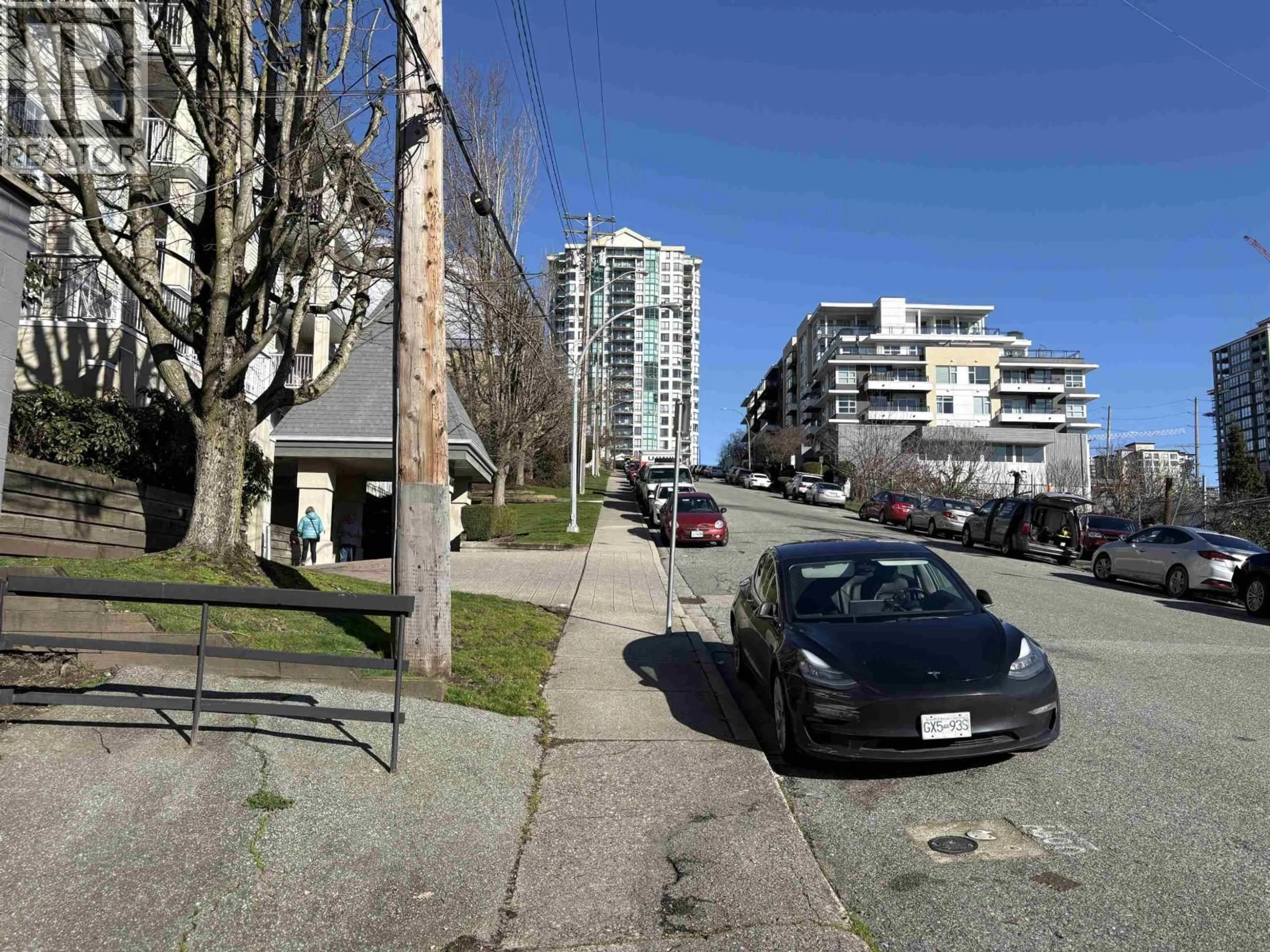 Parking for 305 - 1035 AUCKLAND STREET, New Westminster British Columbia V3M1K9