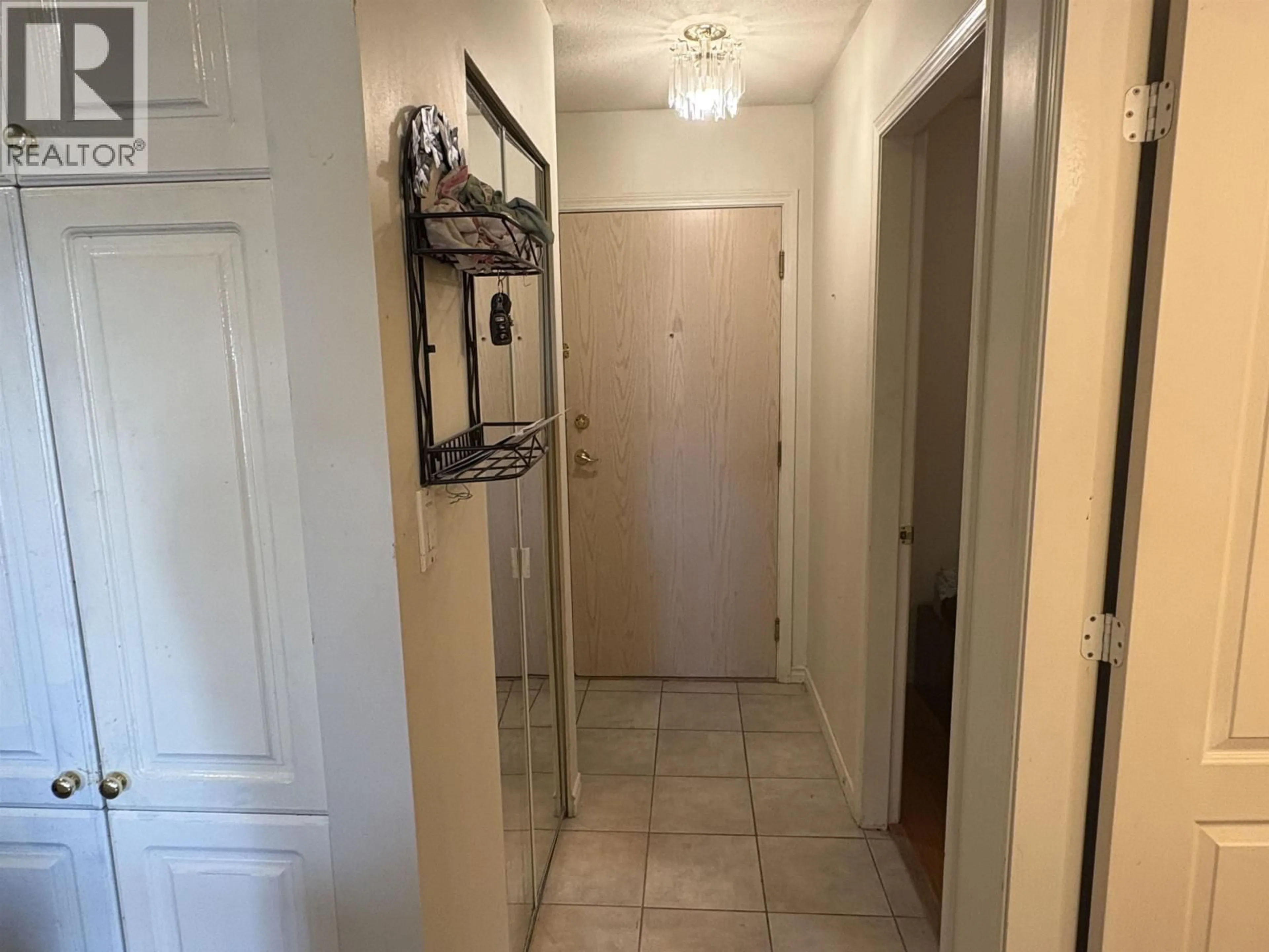 Indoor entryway for 305 - 1035 AUCKLAND STREET, New Westminster British Columbia V3M1K9