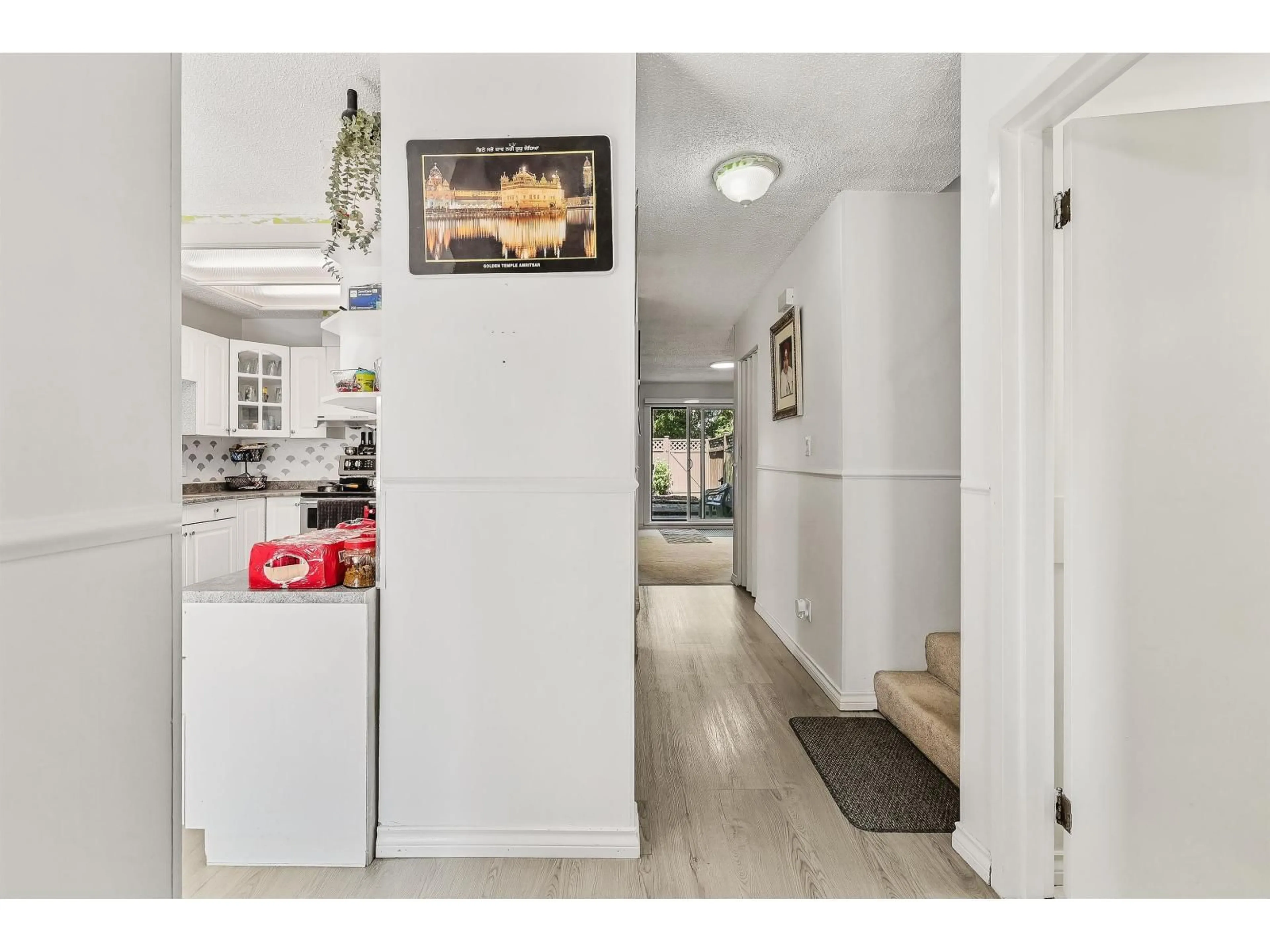 Indoor entryway for 13345 70B AVENUE, Surrey British Columbia V3W7Z3