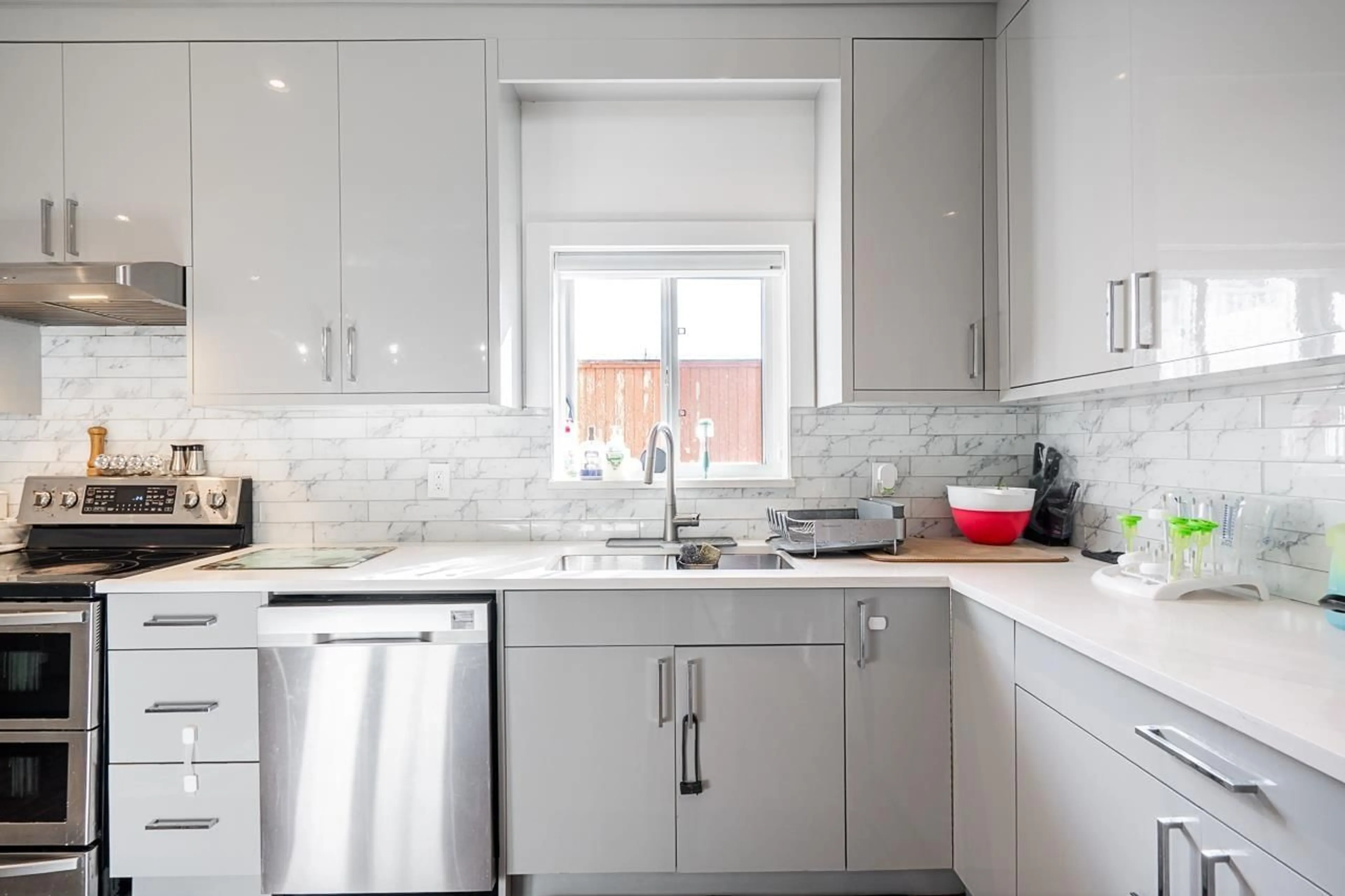 Contemporary kitchen, ceramic/tile floor for 6229 174B STREET, Surrey British Columbia V3S5K8