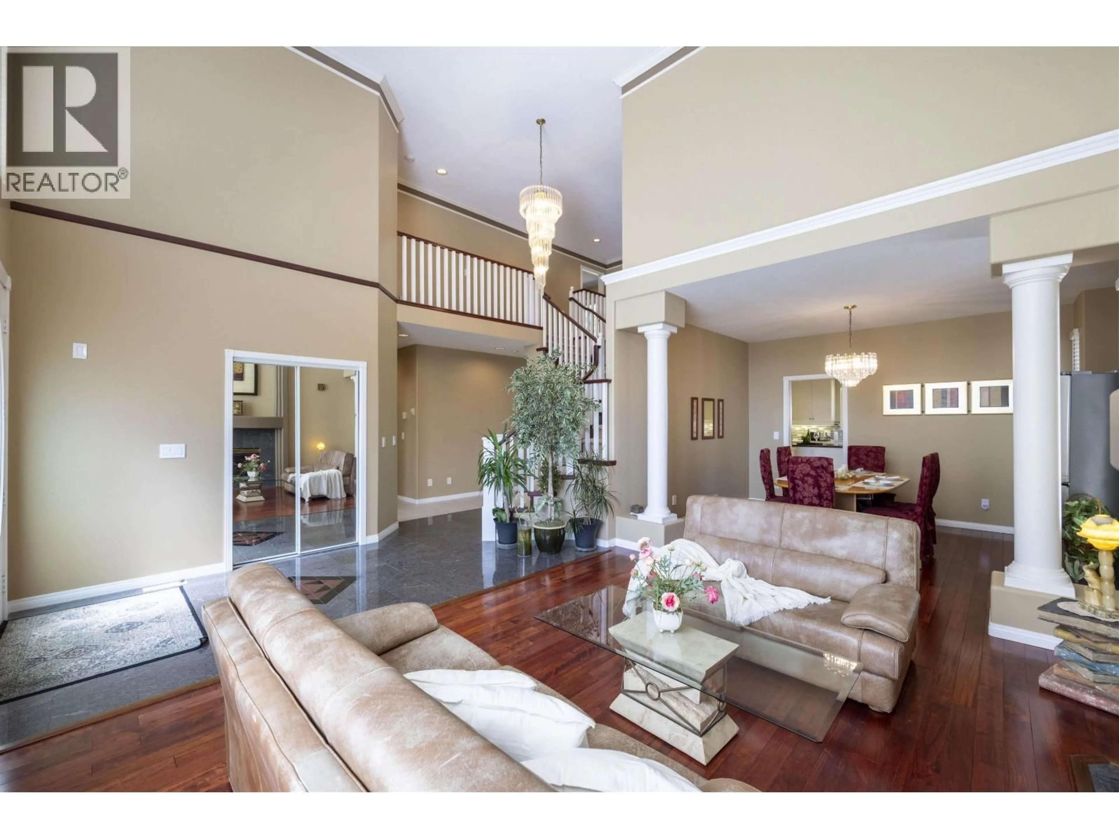 Indoor foyer for 218 PARKSIDE DRIVE, Port Moody British Columbia V3H4Z6